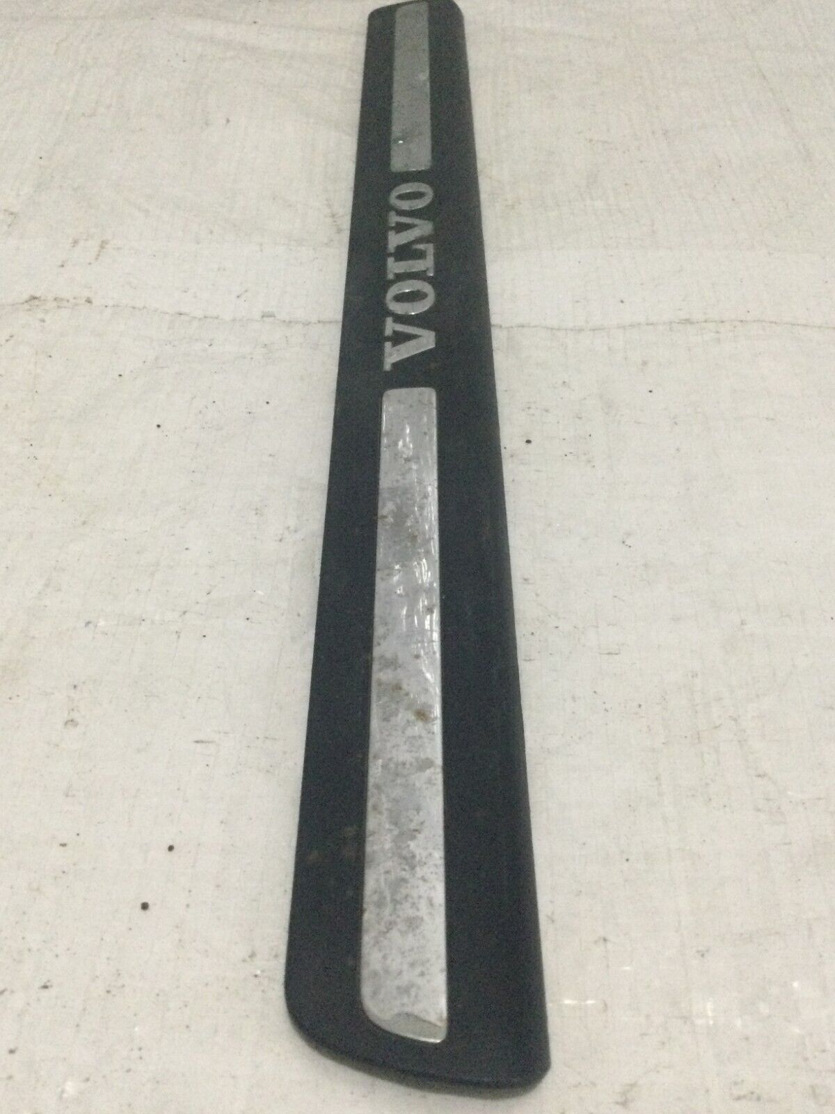 2004-2006 Volvo S60 Front Left Door Sill Plate Molding Emblem Scuff Trim OEM
