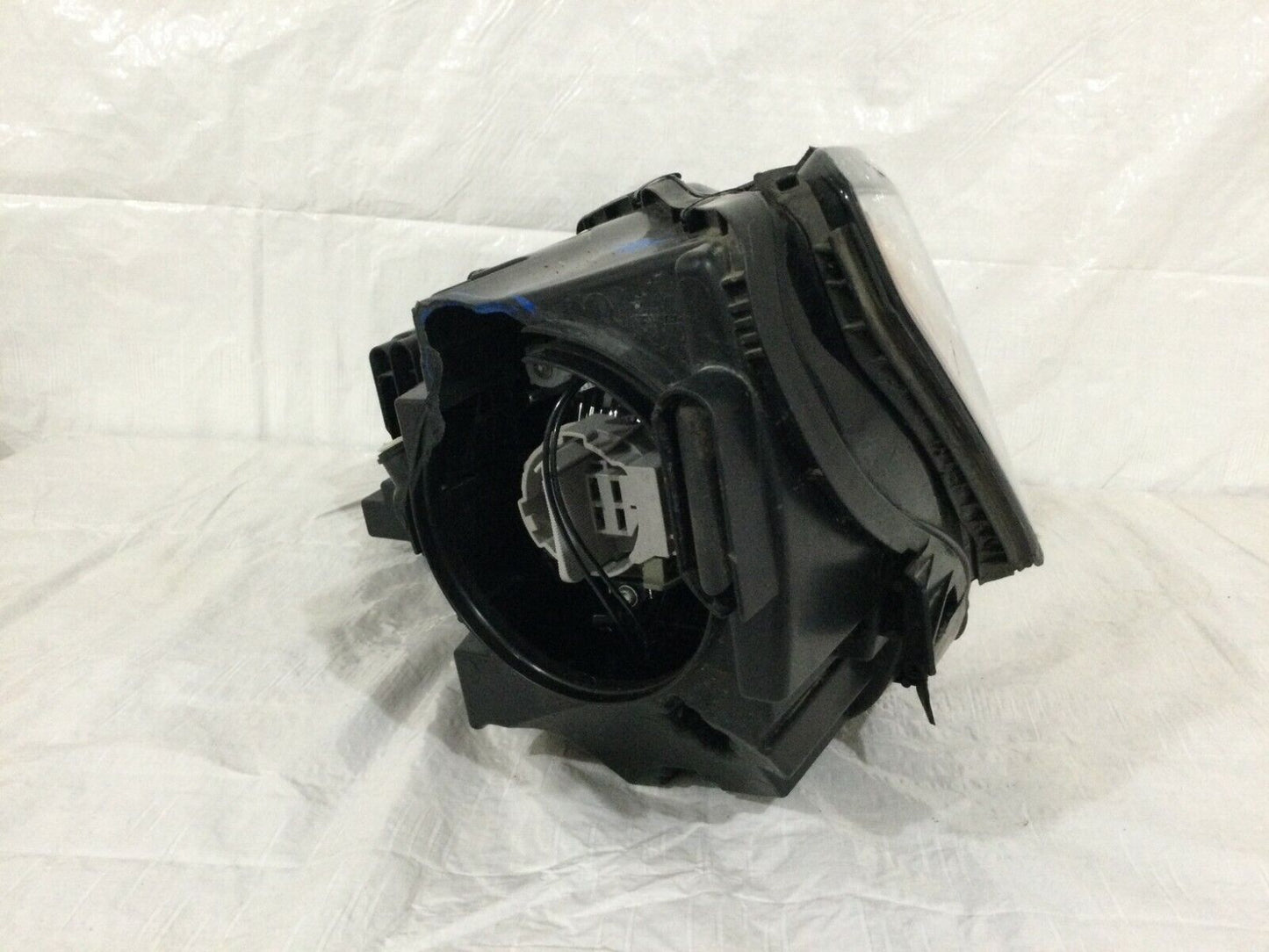 2016-2019 Volkswagen Passat Halogen Headlight Right Passenger Side RH OEM
