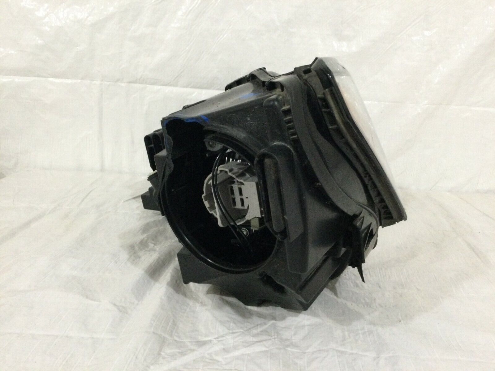 2016-2019 Volkswagen Passat Halogen Headlight Right Passenger Side RH OEM