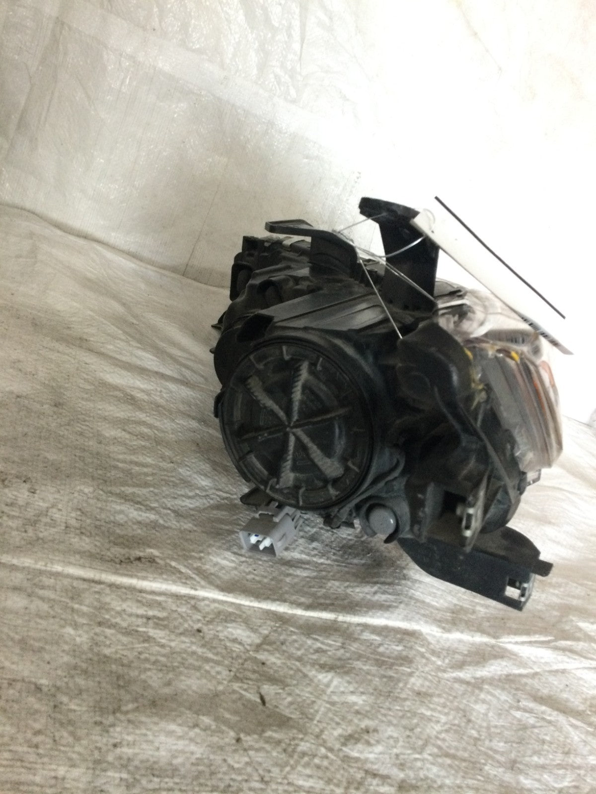 2016-2021 Mitsubishi Outlander Right Passenger Side LED Headlight OEM DAMAGED