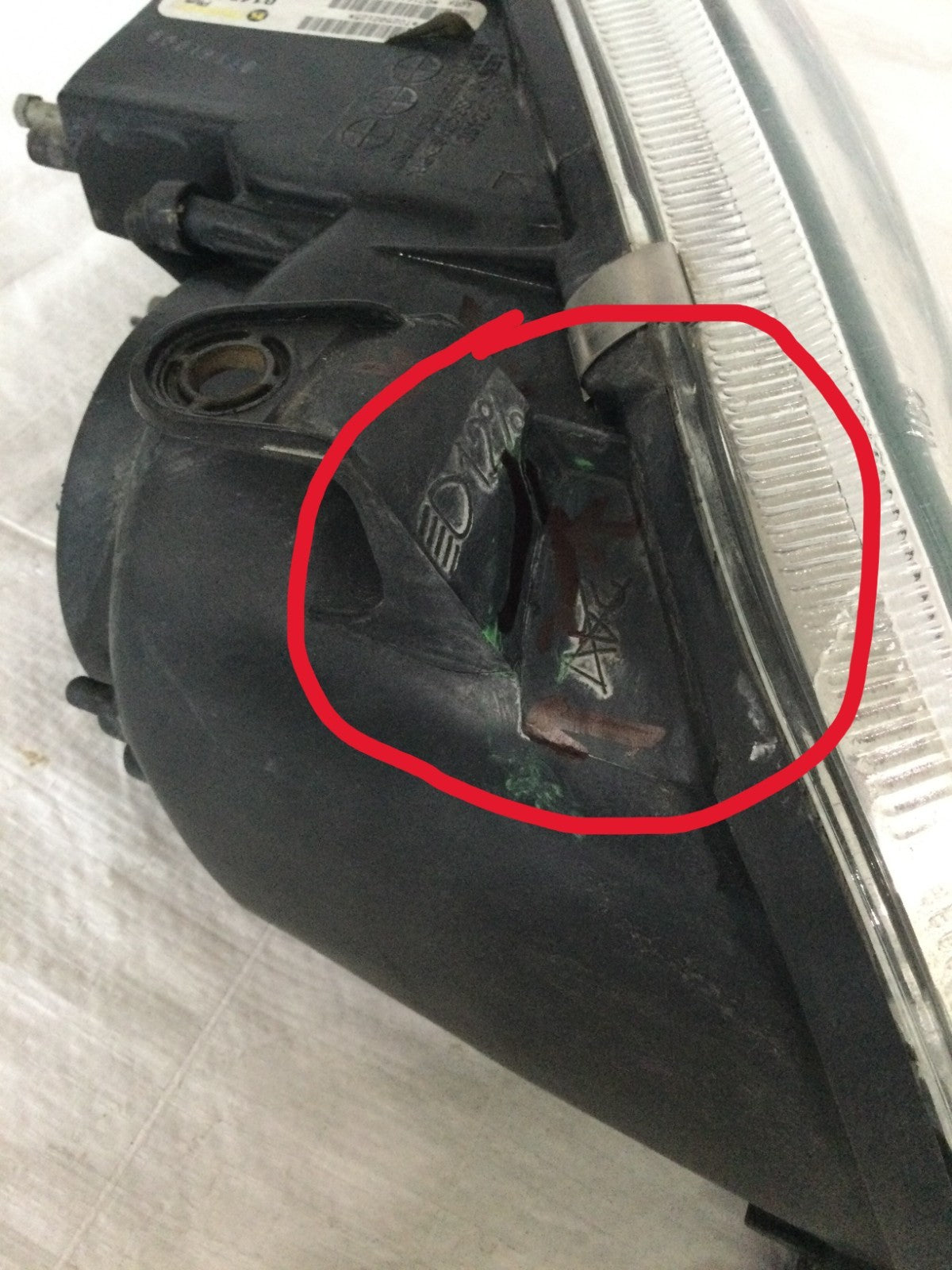 1997-2000 Toyota RAV4 Left Headlight OEM MARKED DAMAGE