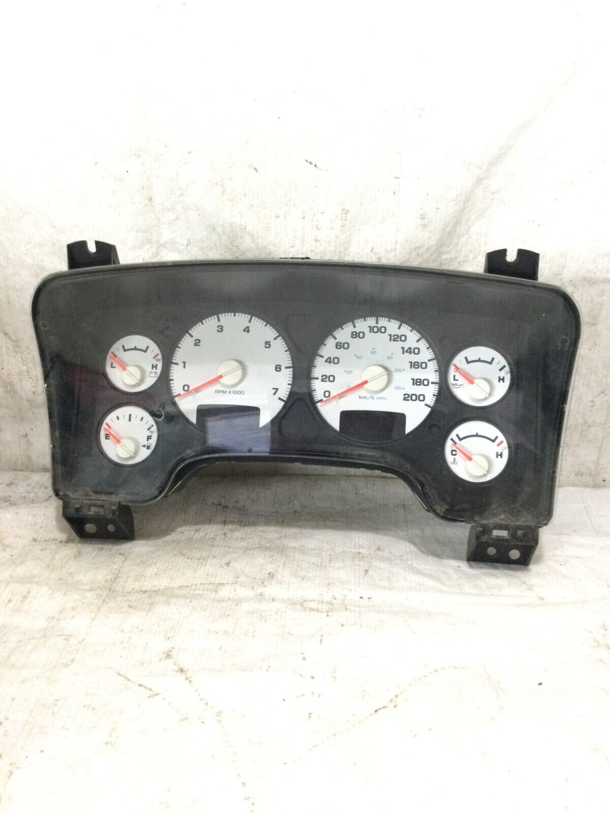 2005 Dodge Ram 1500 Speedometer Instrument Cluster 56051102AG OEM