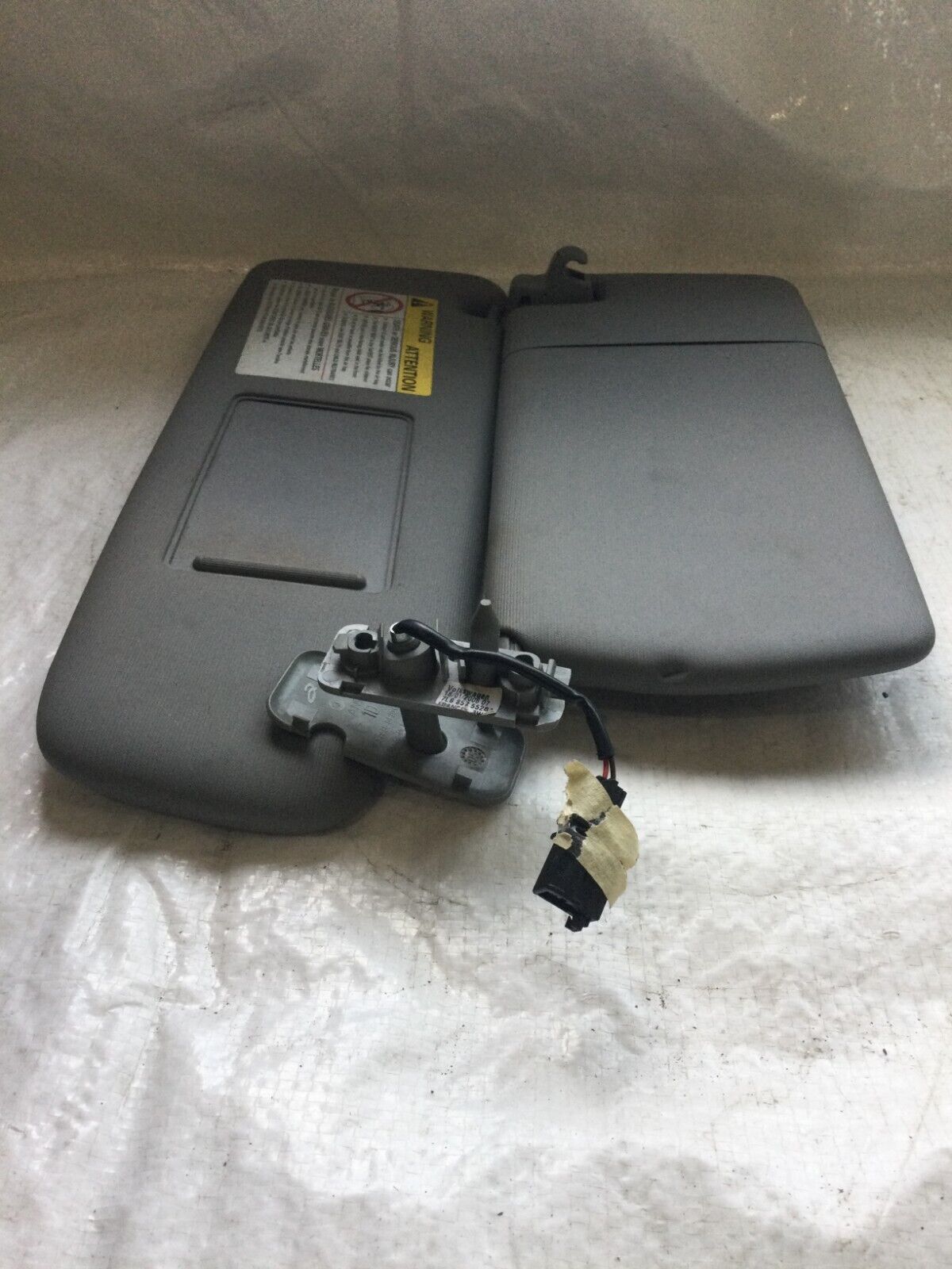 2004-2007 Volkswagen Touareg Right Passenger Side Sun Visor OEM RH