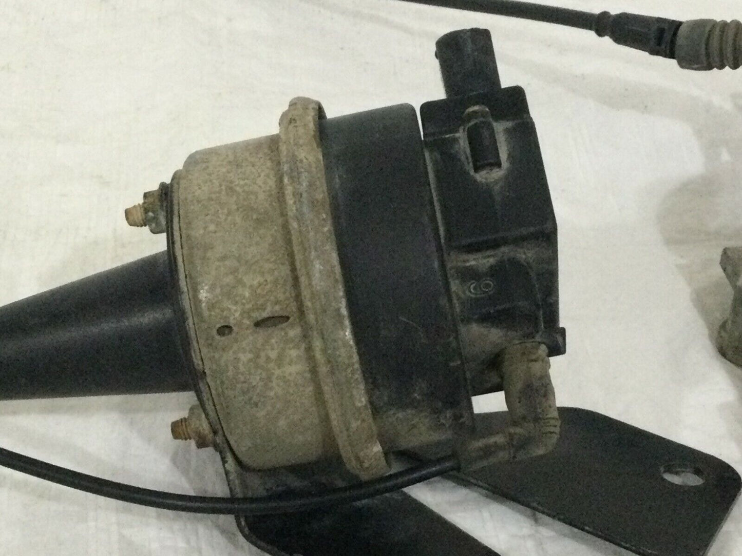 2001-2003 Dodge Durango Throttle Body Valve Assembly 11200015BB OEM 4.7L