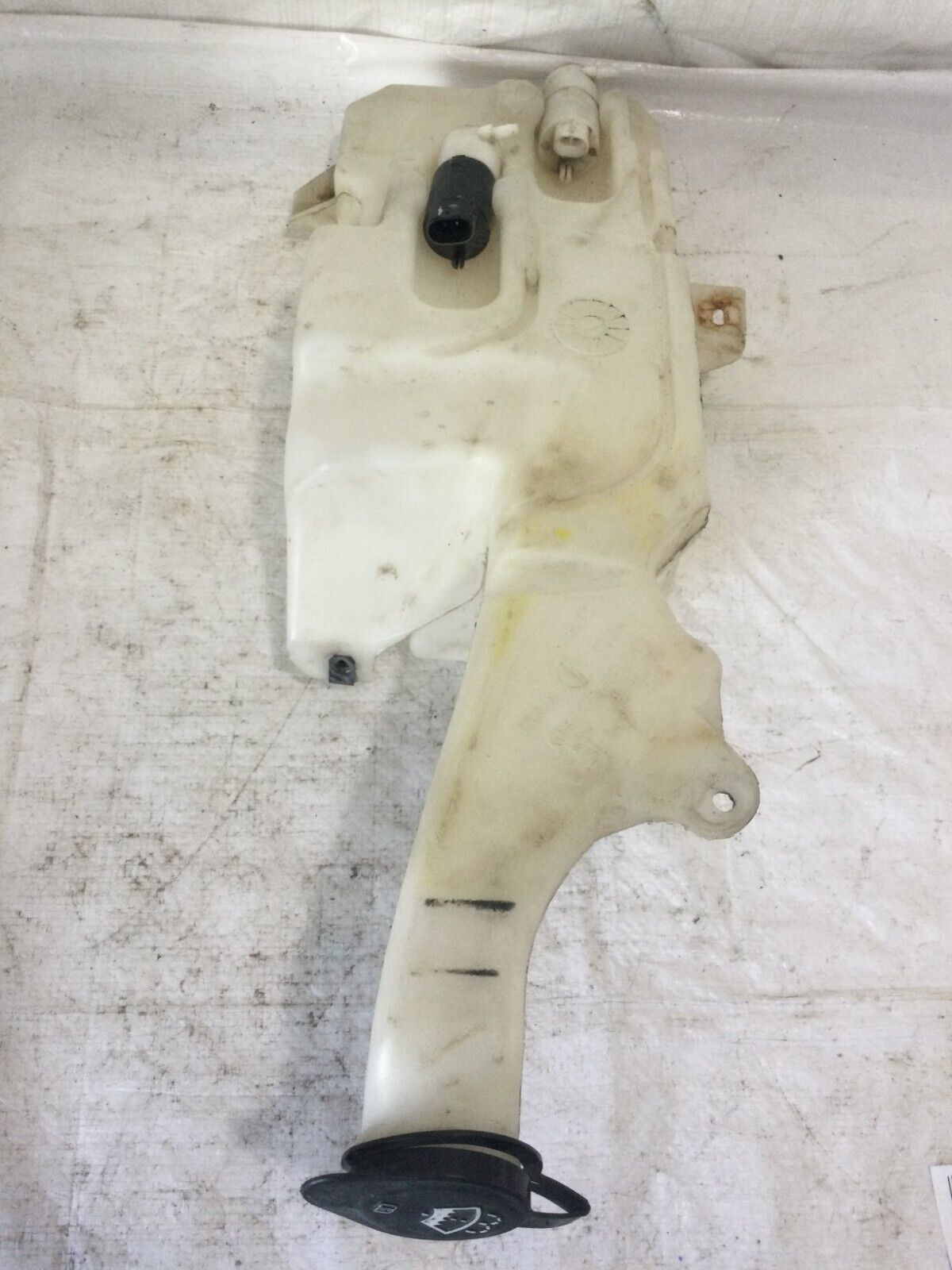 2007-2011 Cadillac Escalade ESV Windshield Washer Reservoir OEM 15917650