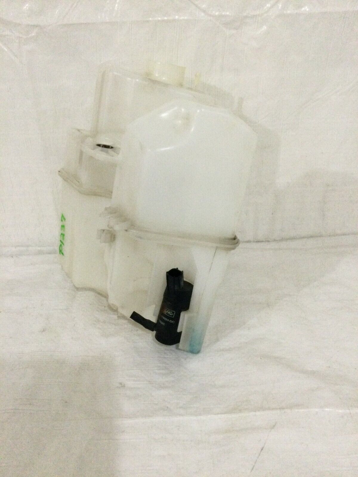 2006 Volvo V70 Windshield Washer Fluid Reservoir 9178881 OEM