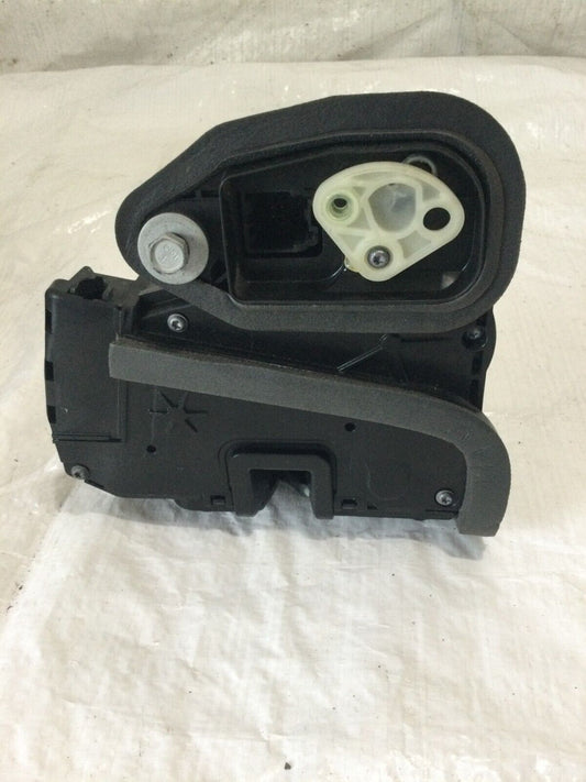 2019  Chevrolet Silverado 1500 Front  Left Side Door Lock Assembly  13597530 OEM