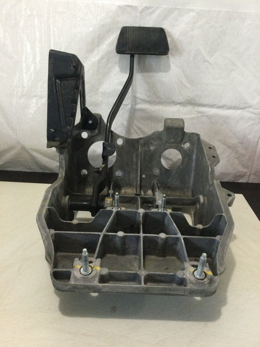 2016 Dodge Ram 3500 Brake Pedal W/ Bracket OEM 52014128AD 6.7L Diesel