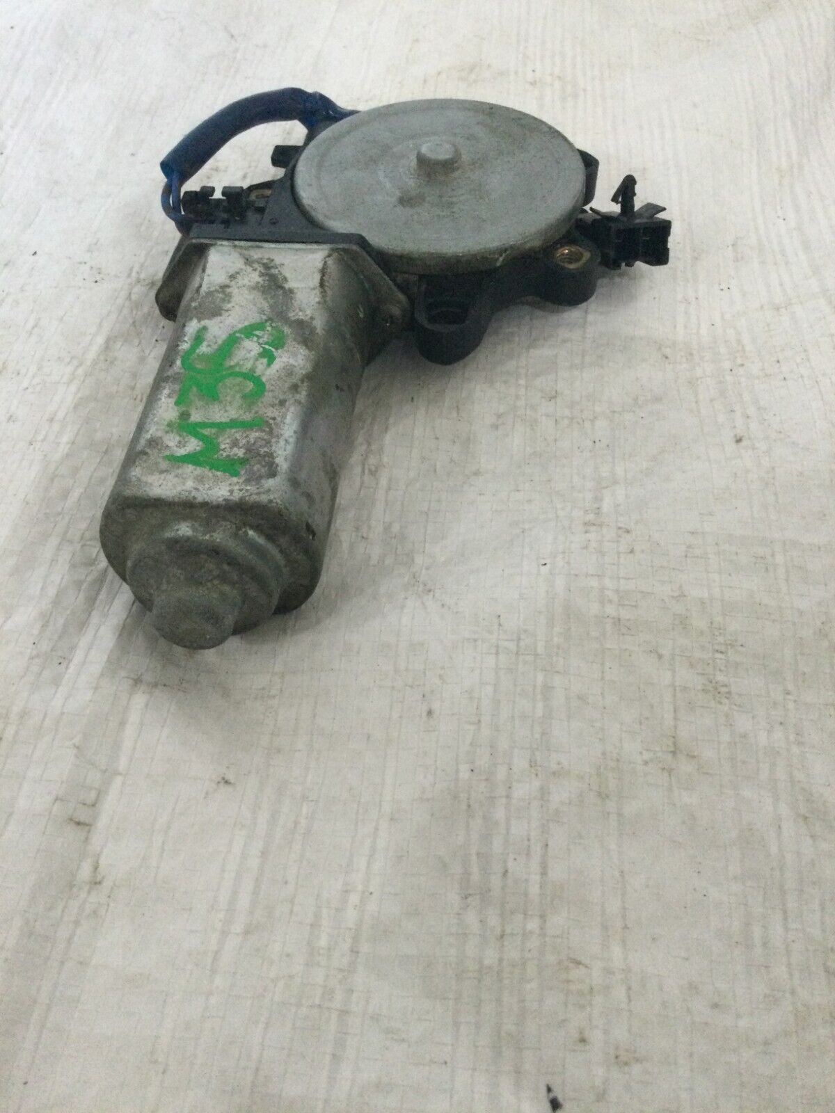 2001 Nissan Xterra Front Left Power Window Motor OEM