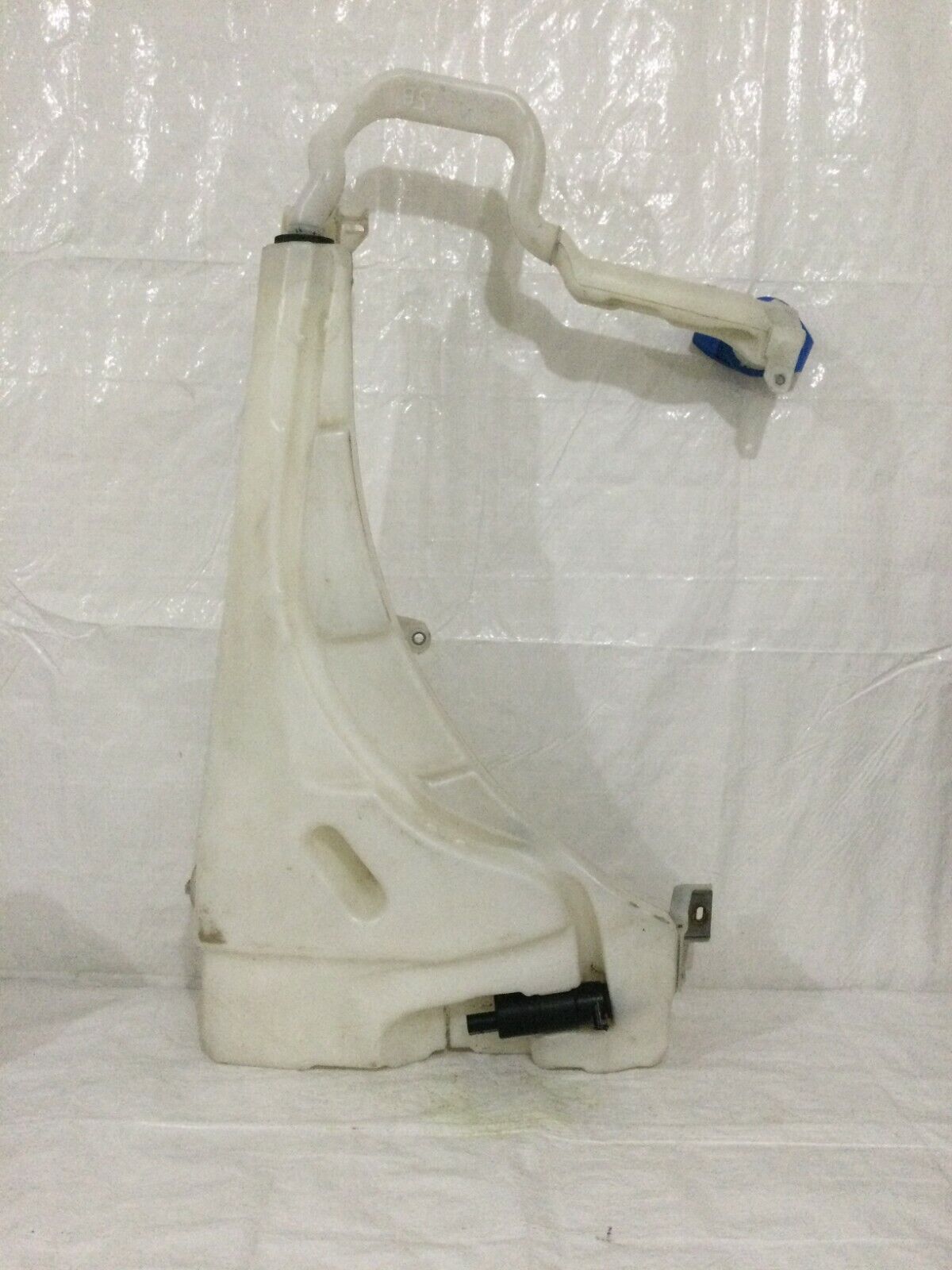 2007 Volkswagen Touarag Windshield Washer Fluid Reservoir Tank OEM 7L0955453D 