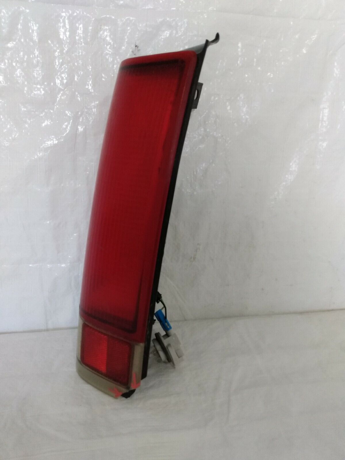 1999-1999 GMC Savana 1500 Tail Light Rear Right Passenger Side OEM RH