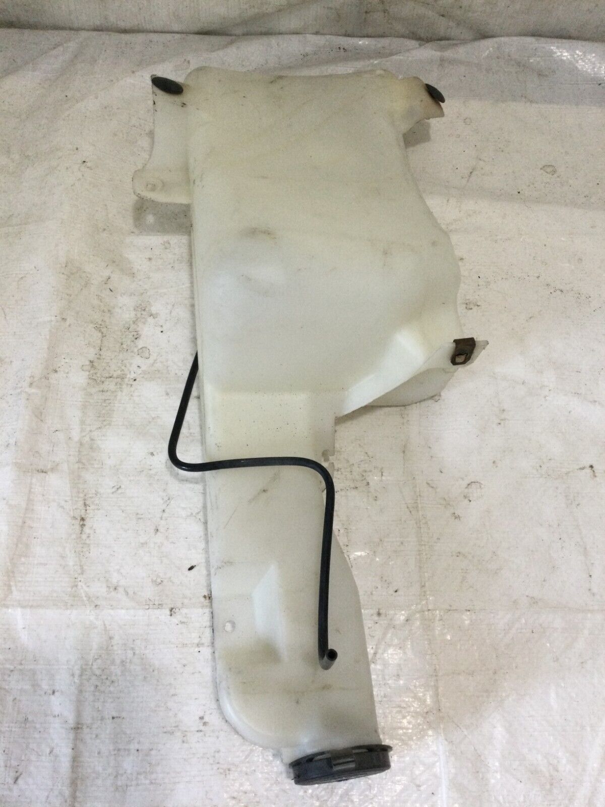 2004 Chevrolet Silverado 1500  Windshield Washer  Bottle  15073651 OEM