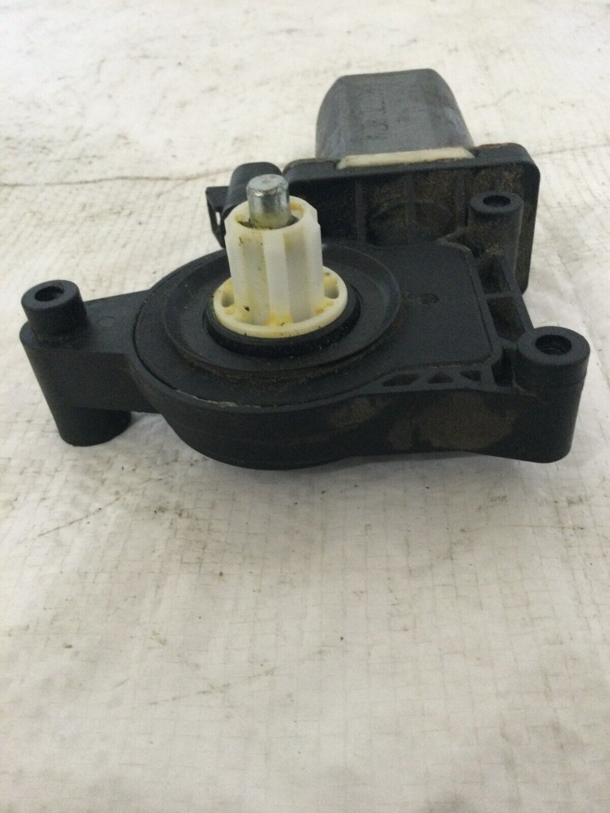 2003-2006 Cadillac Escalade EXT Rear Left Power Window Motor OEM