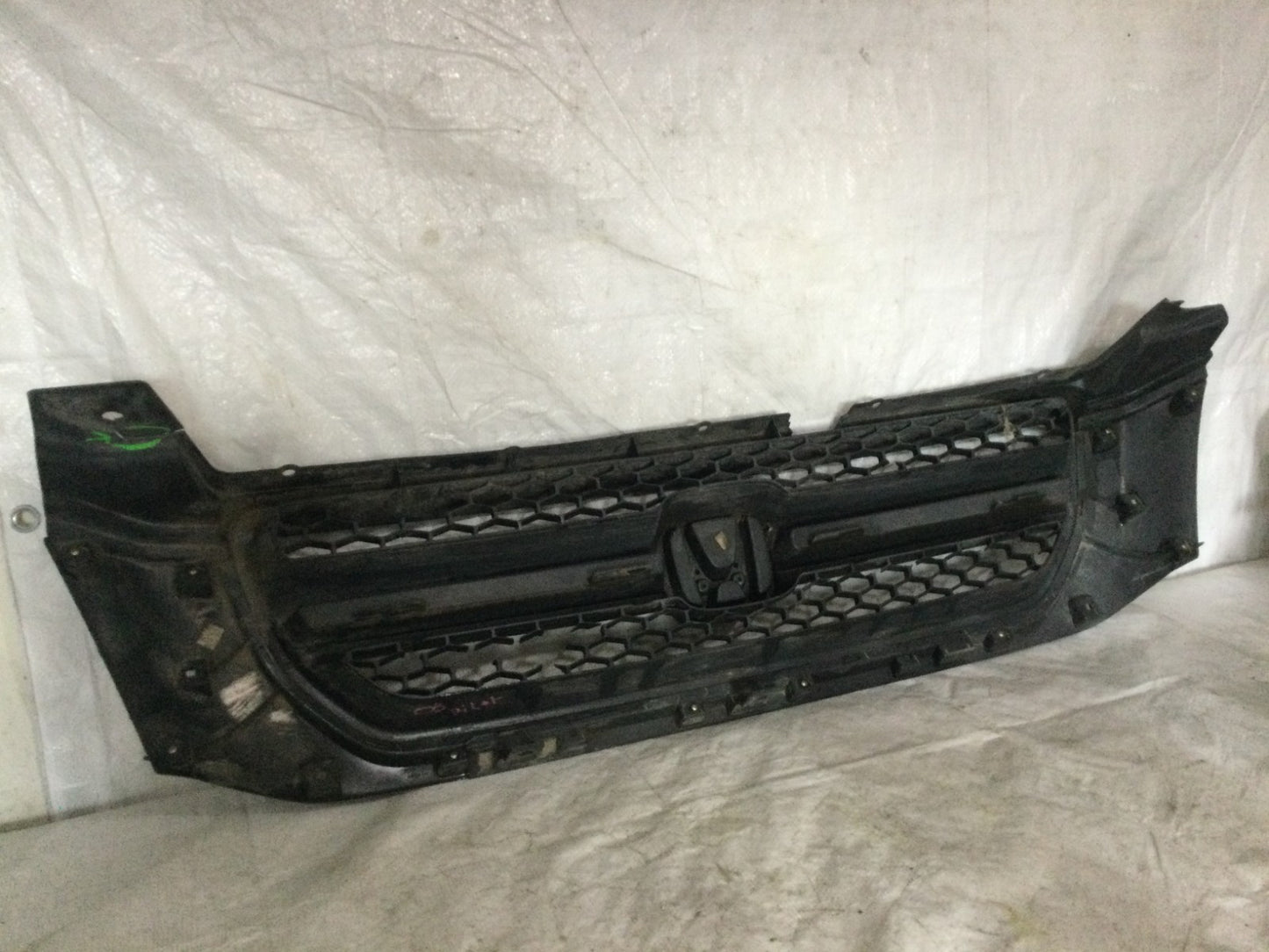 2003-2005 Honda Pilot Grille OEM MARKED LITTLE DAMAGE