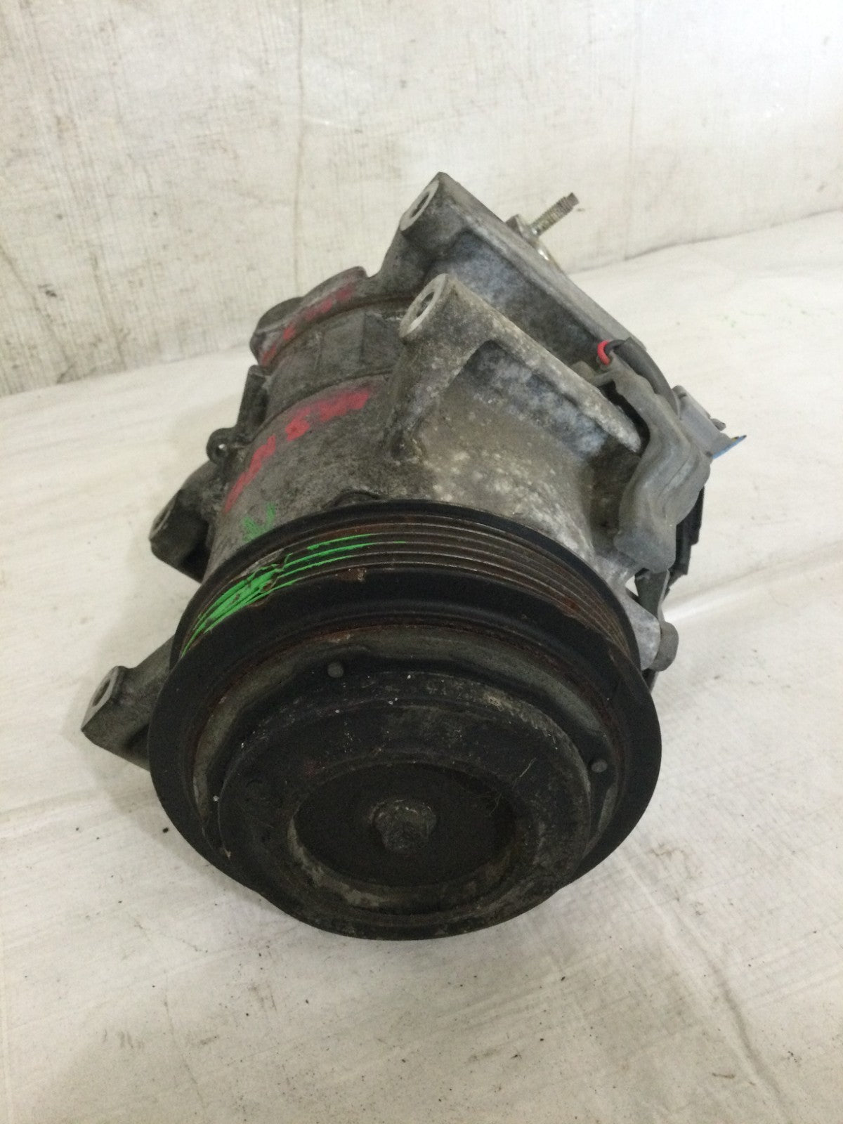 2018 Nissan Rogue 2.5L A/C Air Compressor OEM 92600 4BB2A MARKED DAMAGE