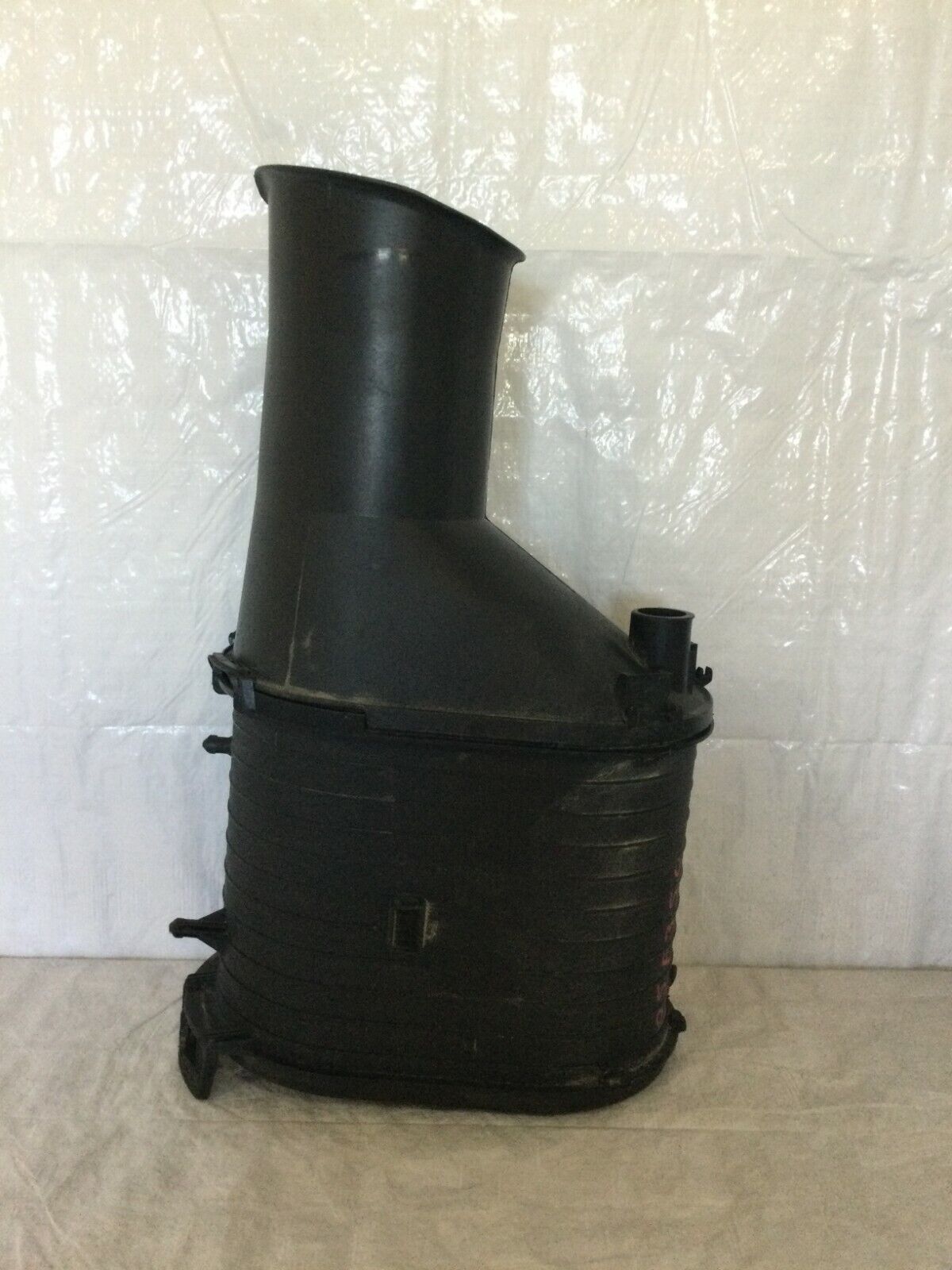 2005 Ford F-350SD Air Filter Box Assembly OEM 
