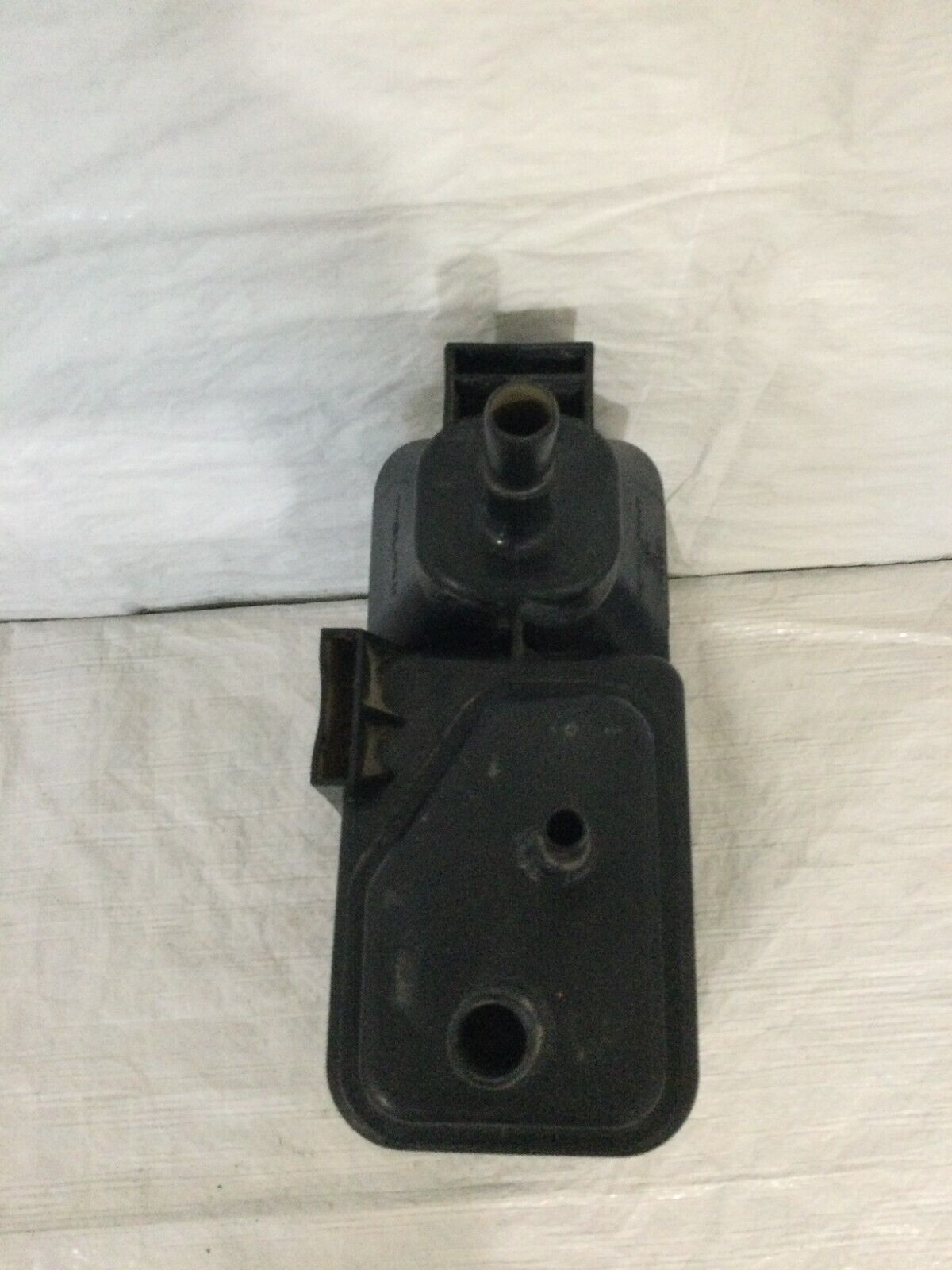 2007 GMC Sierra 2500HD Fuel Vapor Charcoal Canister 15137023 OEM