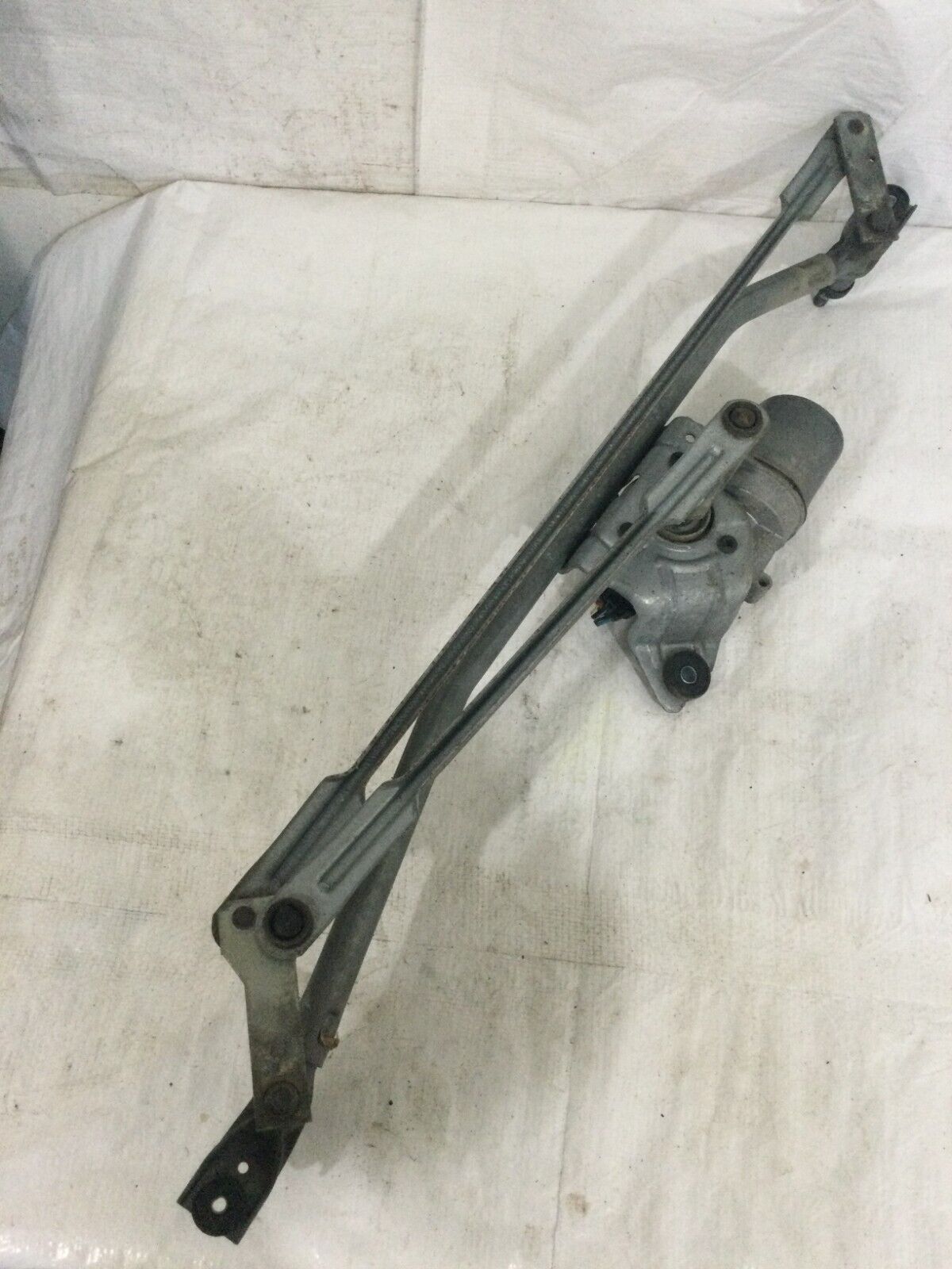 2007 GMC Yukon Front Windshield Wiper Motor W/ Linkage OEM