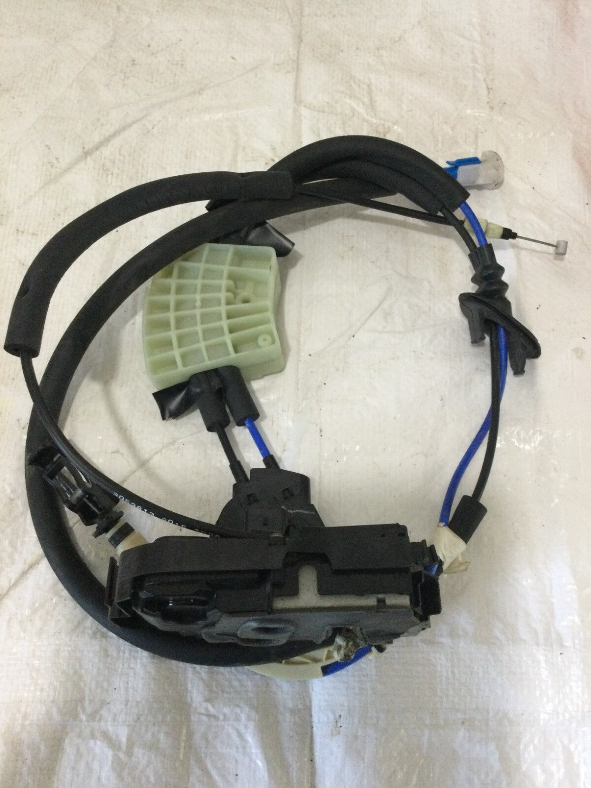 2023 Ford F150 Front Right Passenger Door Lock Latch Actuator  OEM ( DAMAGED )