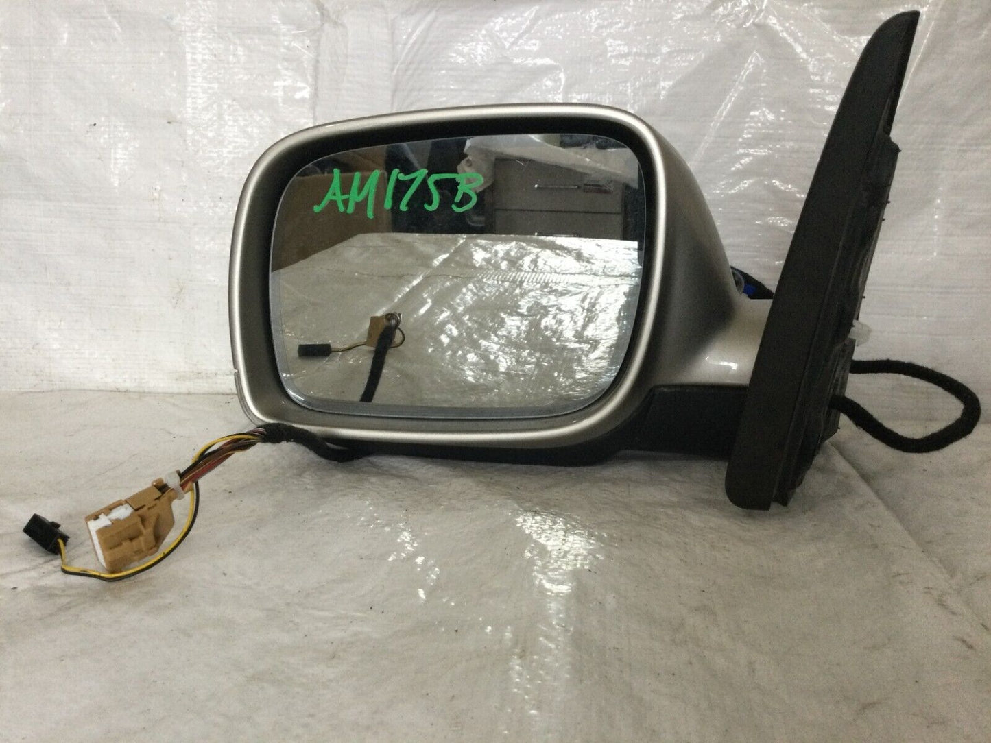 2004-2007 Volkswagen Touareg Side View Power Door Mirror Left Driver Side LH OEM