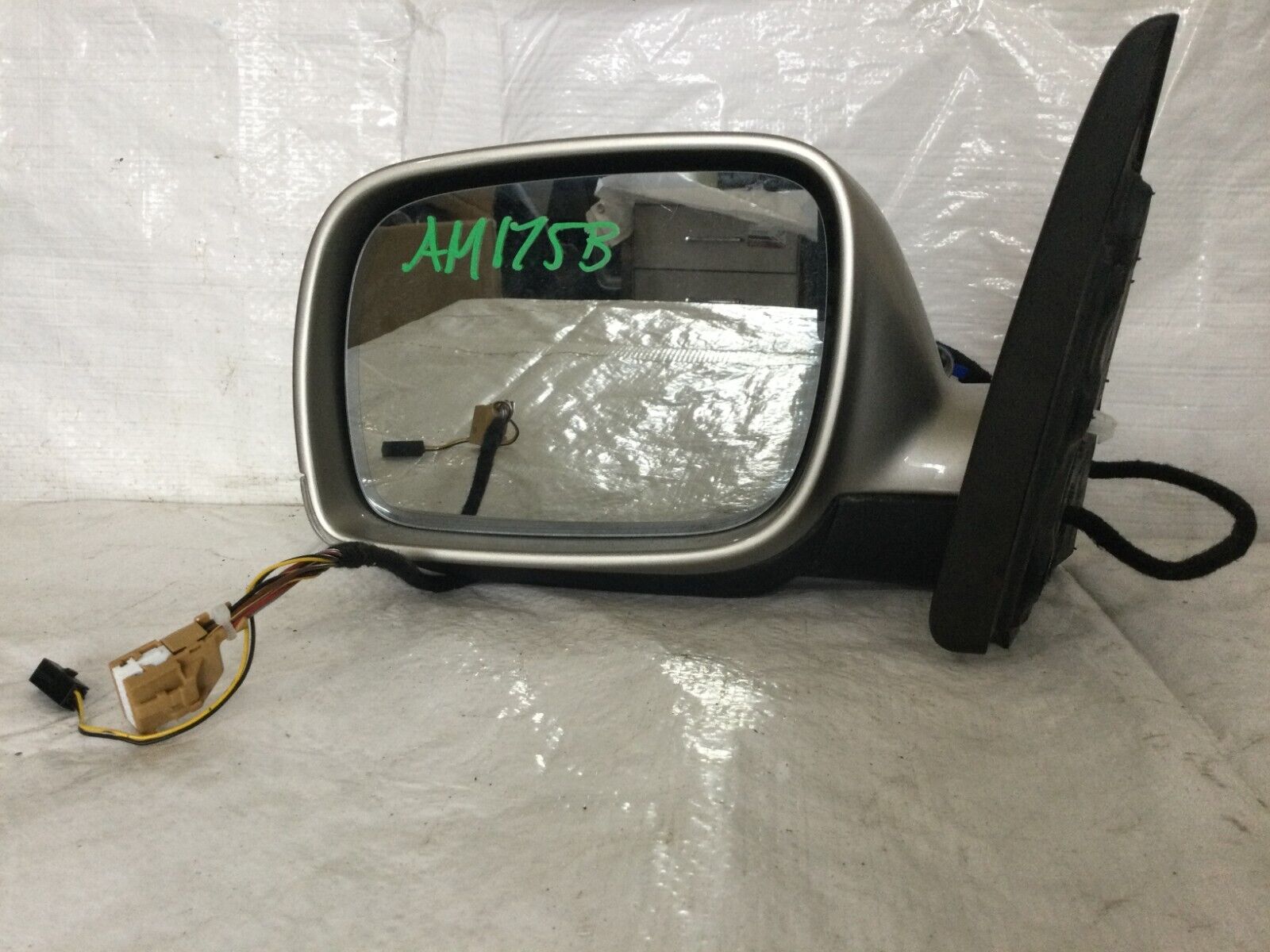 2004-2007 Volkswagen Touareg Side View Power Door Mirror Left Driver Side LH OEM