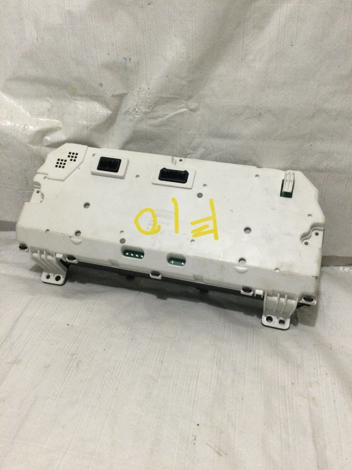 2016-2017 Toyota Camry Speedometer Speedo Cluster KPH OEM