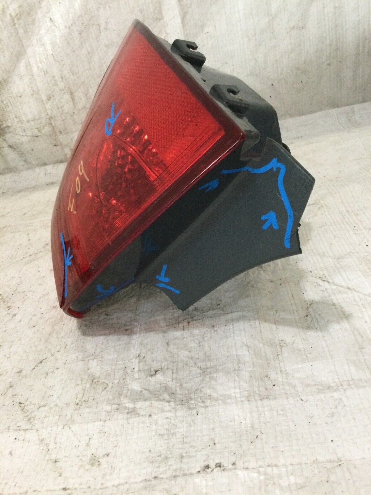 2018 Toyota Corolla Sedan Right Rear Tail Light Assembly OEM ( DAMAGED )