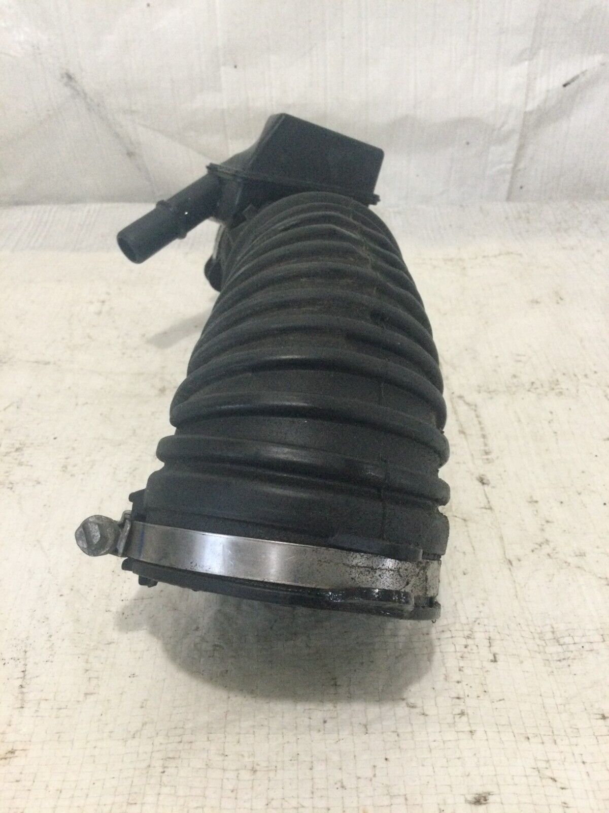 2017 Chevrolet Cruze Air Cleaner Outlet Duct Assembly 42500890 OEM