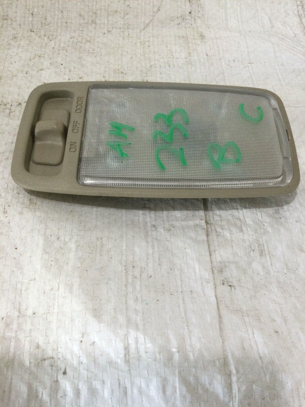 2003 Toyota Highlander  Interior Overhead Dome Light OEM