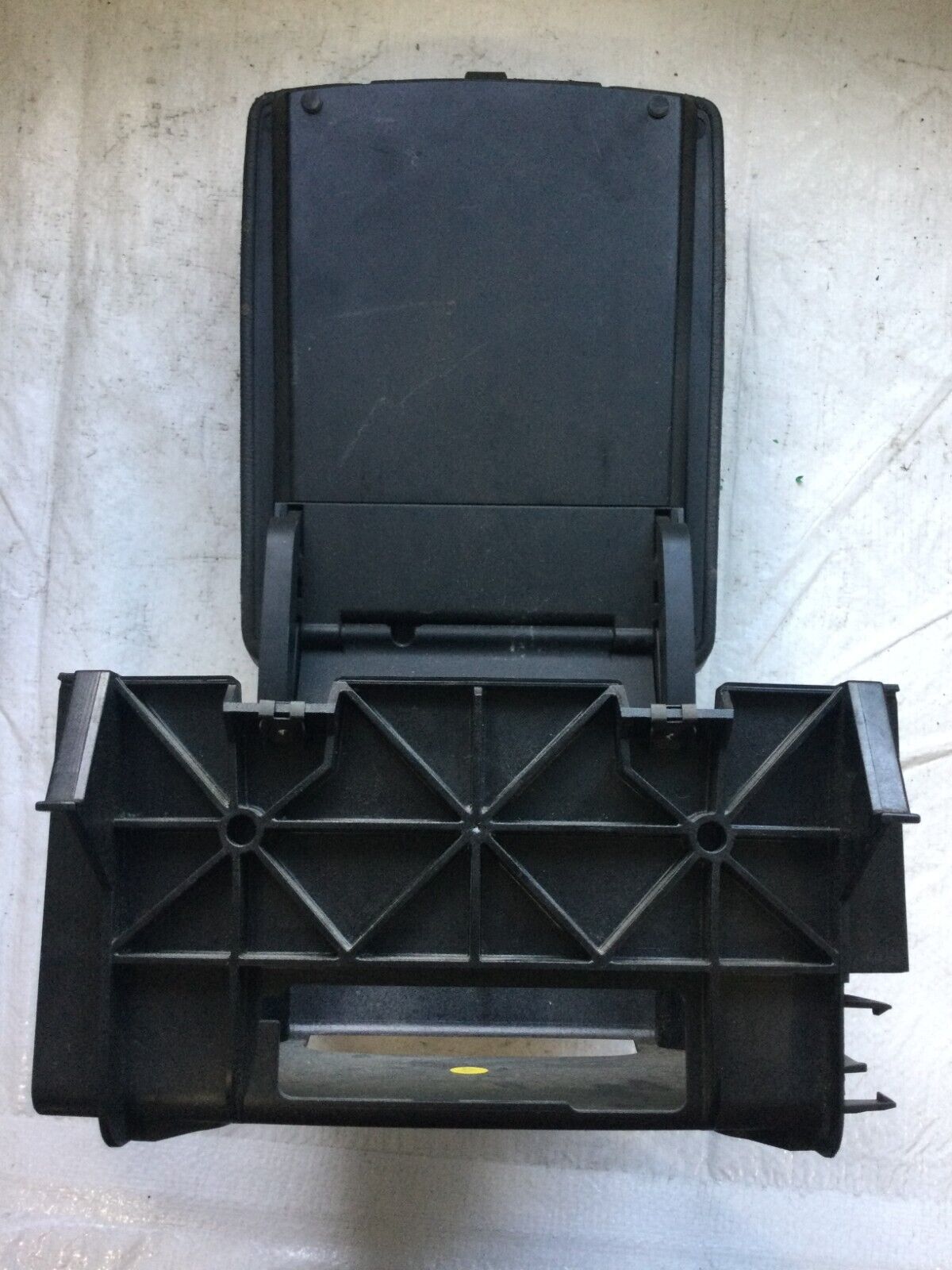 2007 Volkswagen Touareg Center Console LID W/ Arm Rest OEM