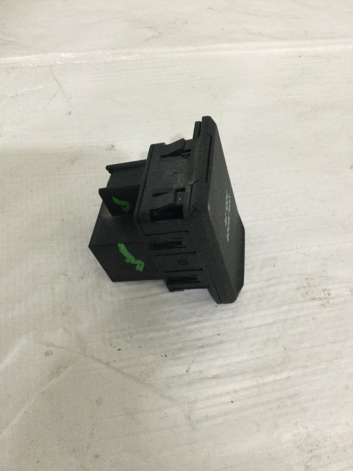 2023 Ford F-150 5.0L AC 120V 400W Cover Outlet OEM MU5T-19G310-AB