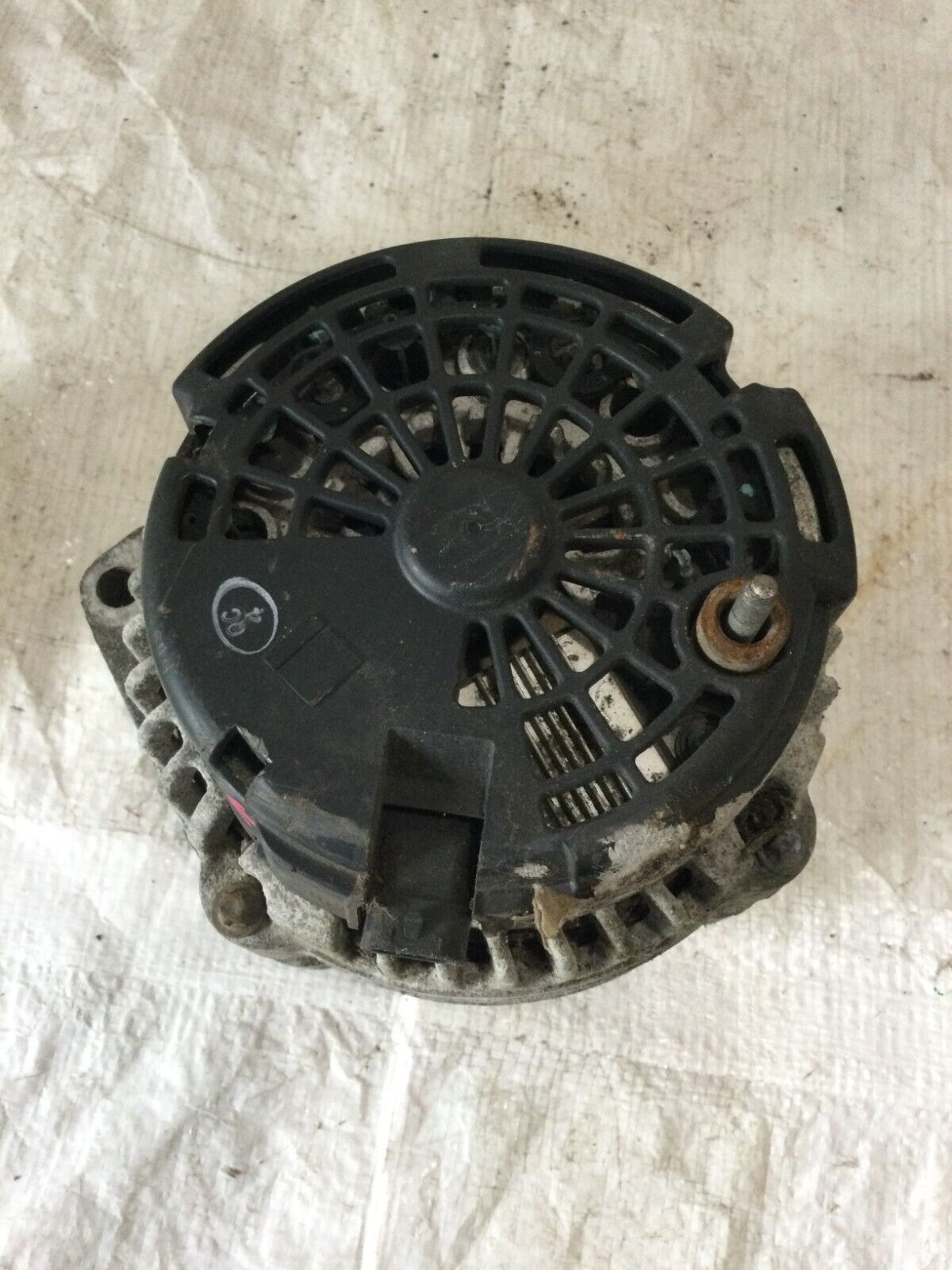 2007 Cadillac Escalade Alternator Motor OEM ( DAMAGED CASE )