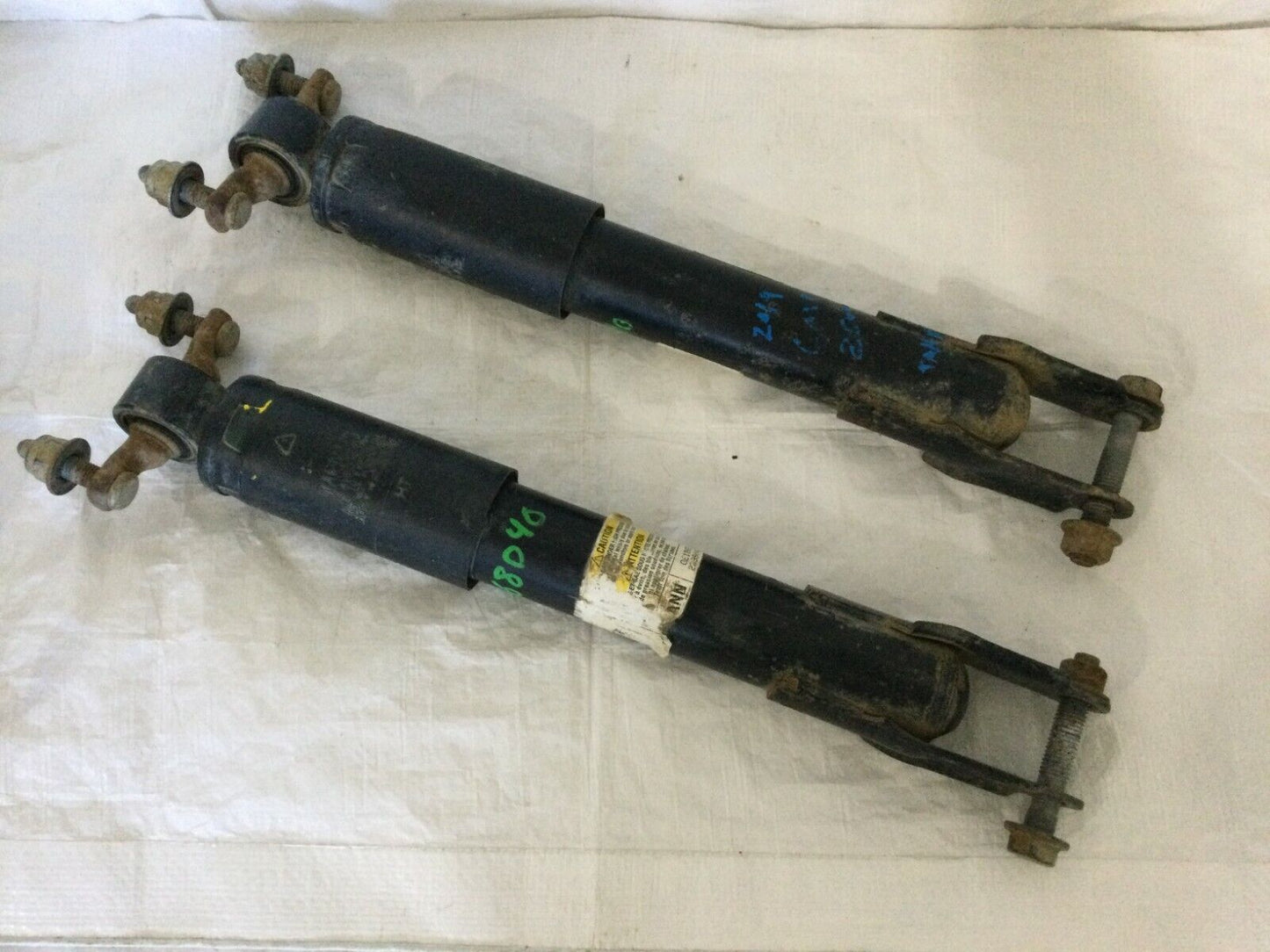 2019 GMC Sierra 2500HD 22990464 Front Shock Absorber Pair OEM
