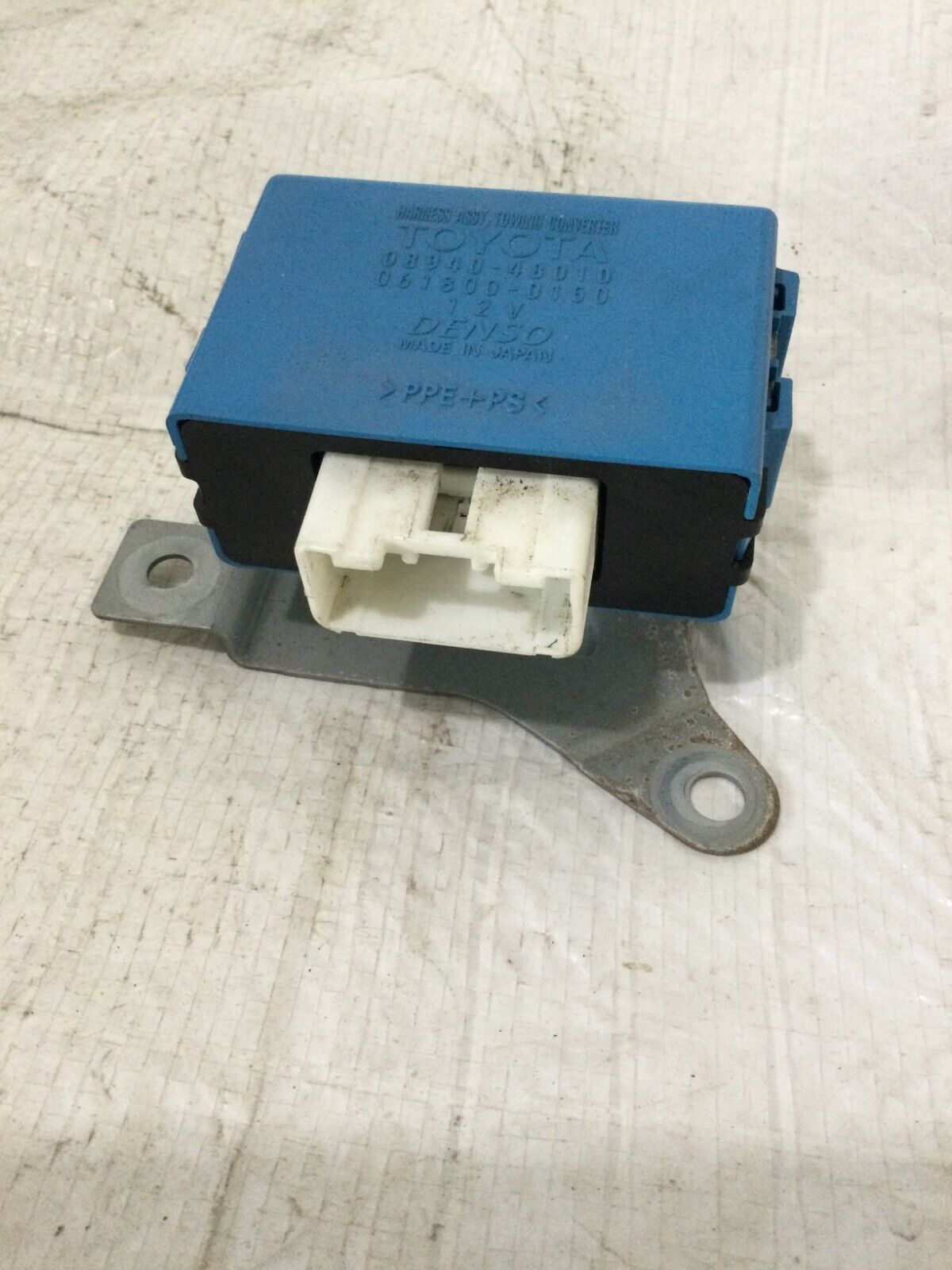 2003 Toyota Highlander Towing Converter Module  08940-48010 OEM