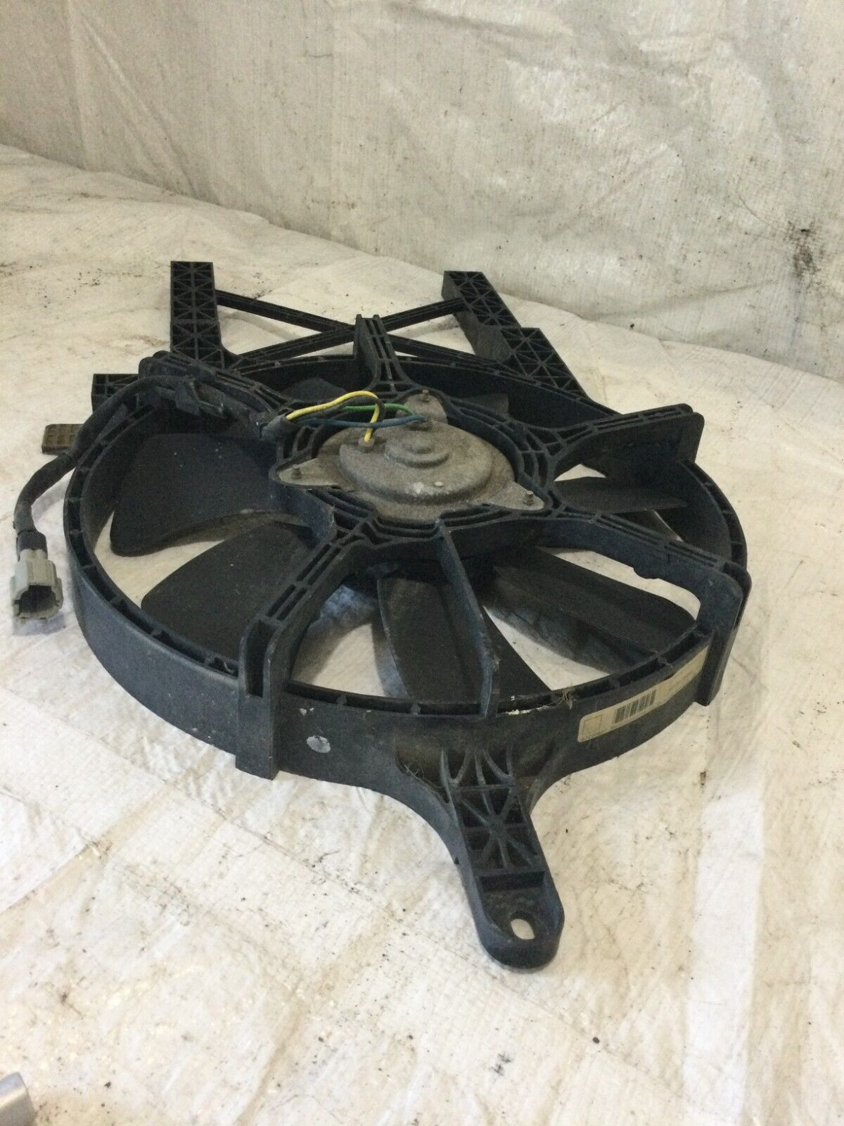 2005 Nissan Xterra Cooling Fan Assembly 92120EA200 OEM
