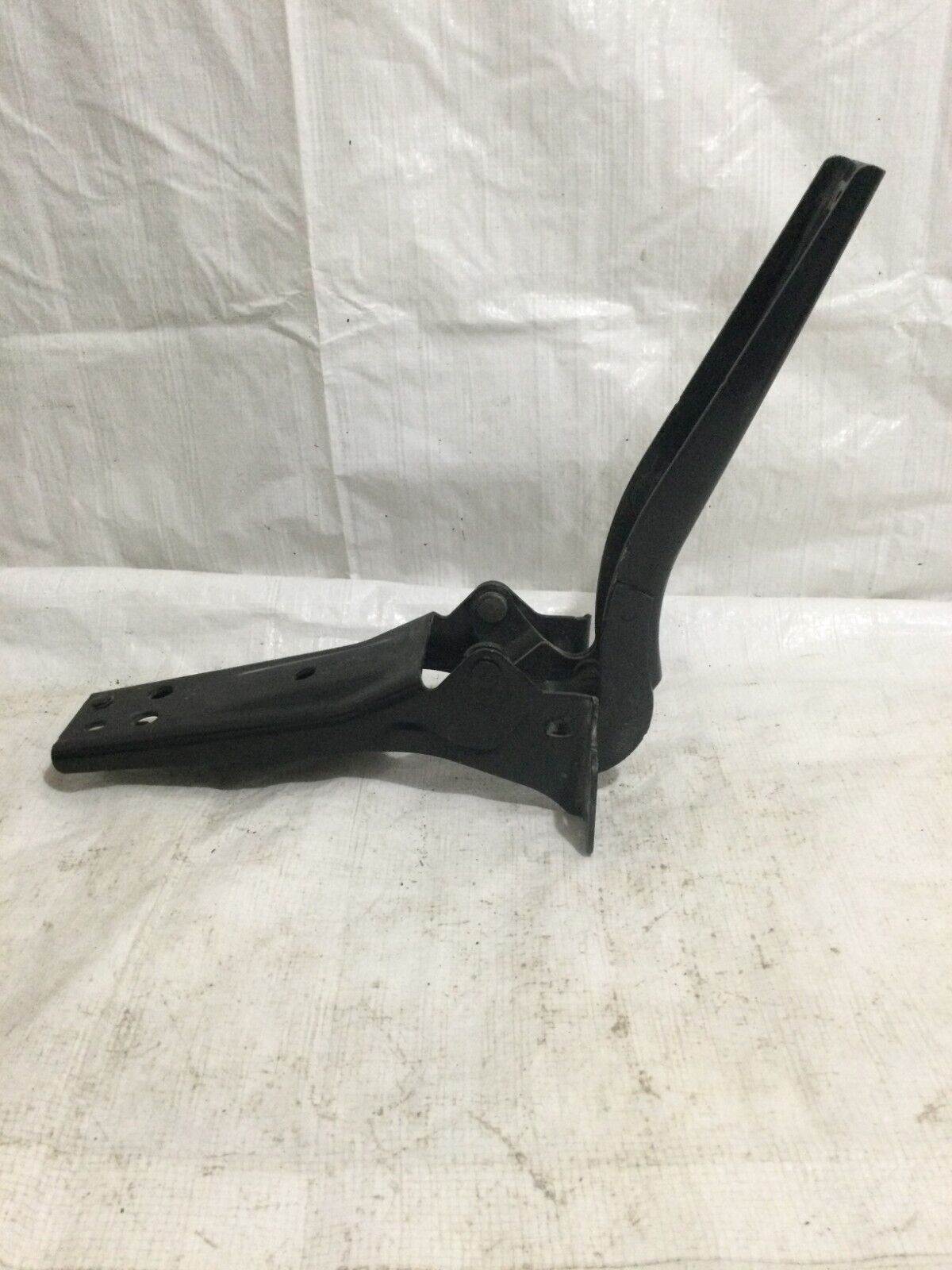 2019-2022 GMC Sierra 1500 Upper Tailgate Hinge Left W/ Damper OEM LH