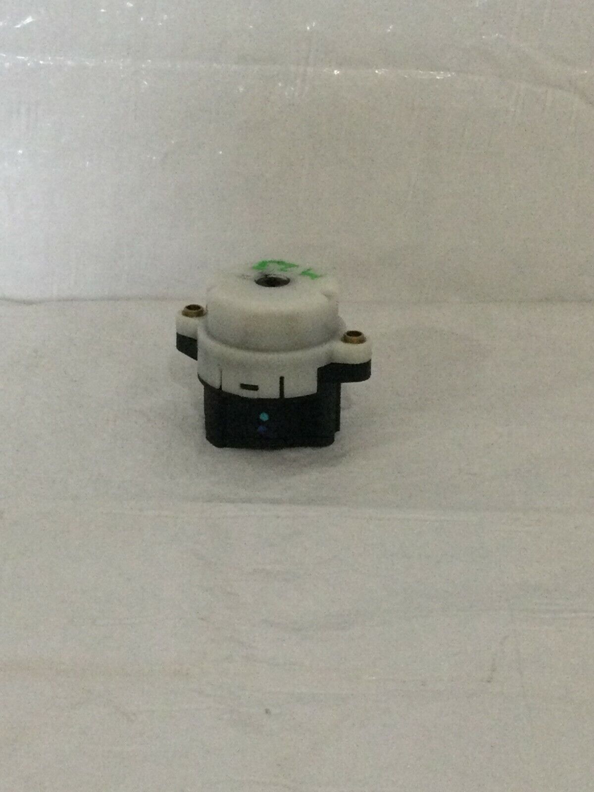 2004 Volvo S60 Steering Column Ignition Switch OEM 8645228