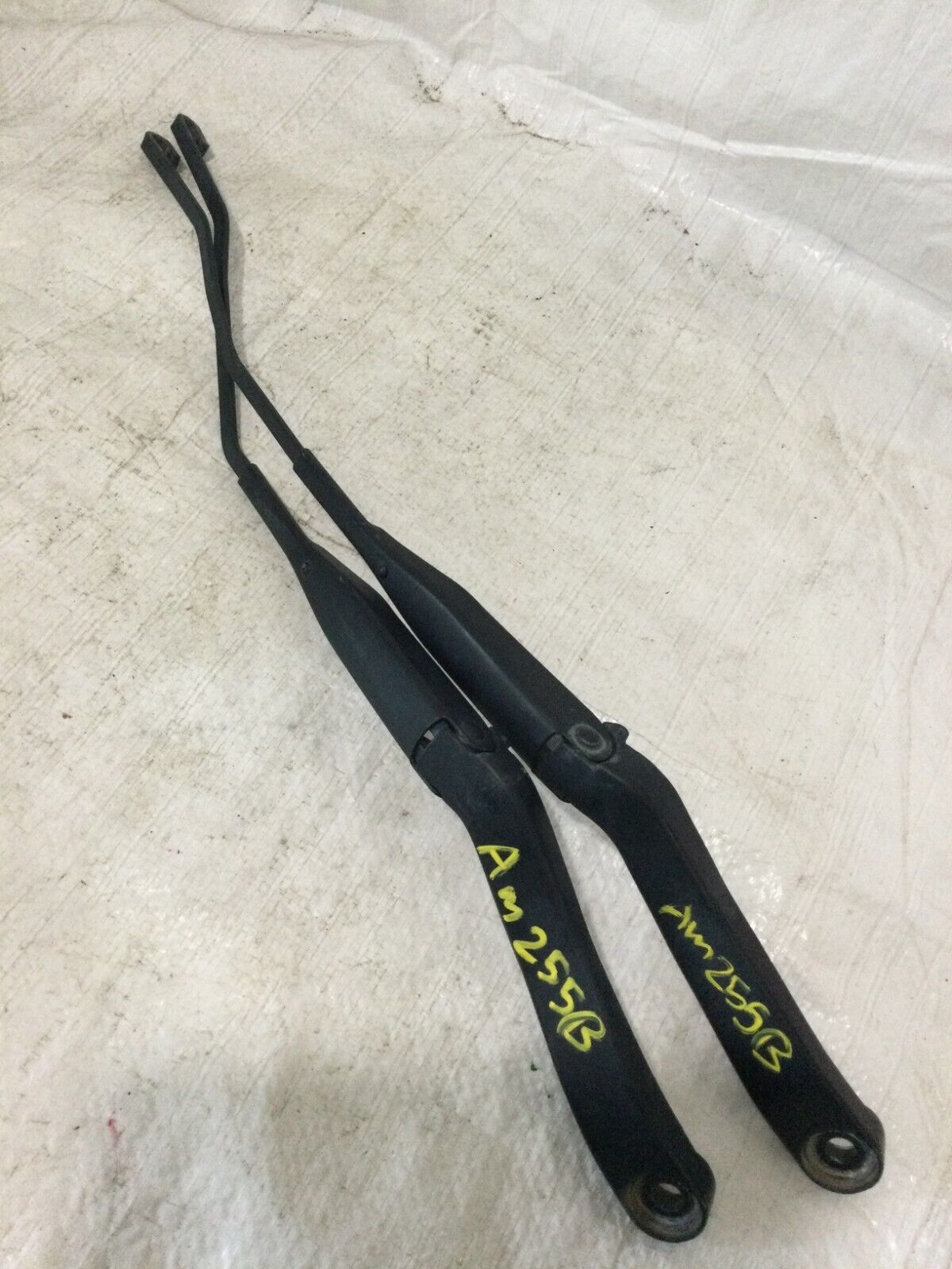 2017 Ram 1500 Right Left Side Wiper Arm Set  89813-702 OEM