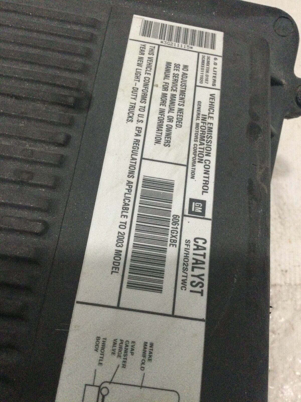 2005 Cadillac Esclade Air Box Cleaner Filter Assembly OEM