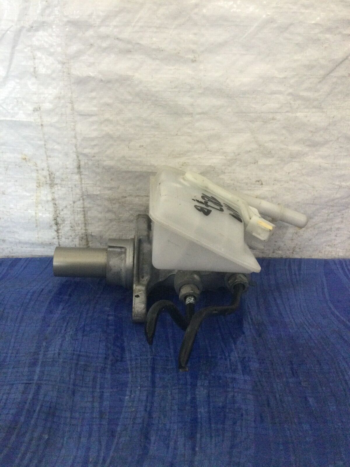 2018 Ford Escape Master Brake Cylinder W/ Reservoir OEM EV61-2140-P 2.0L