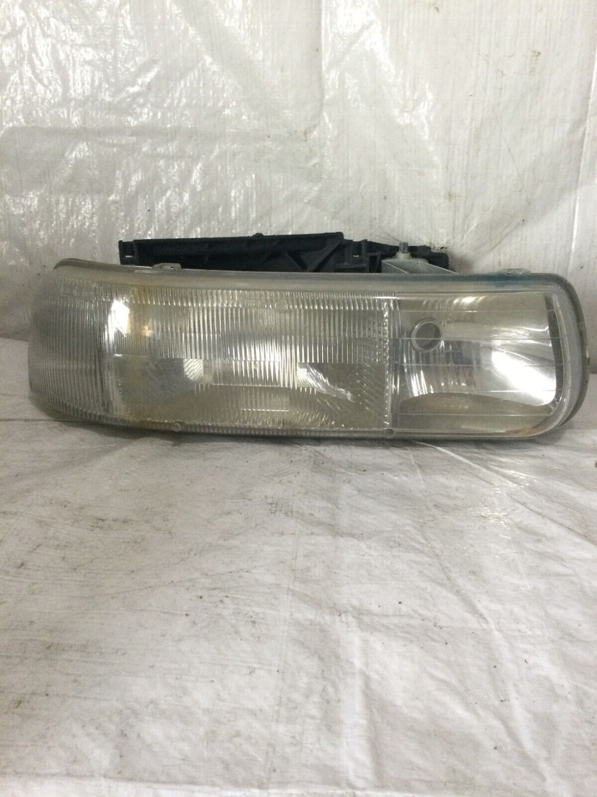 2001 Chevrolet Silverado 1500 Headlight Right Passenger Side OEM RH