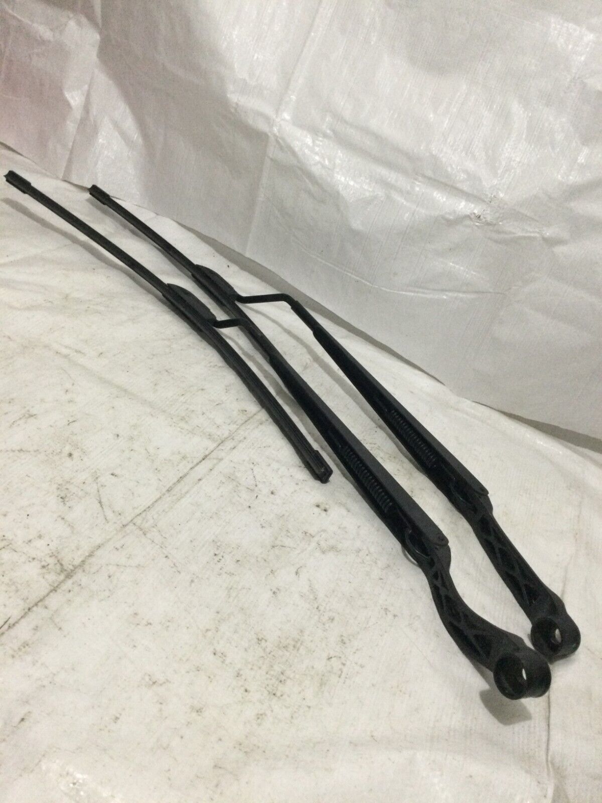 2001-2007 Toyota Highlander Front Wiper Arm Set Left And Right OEM