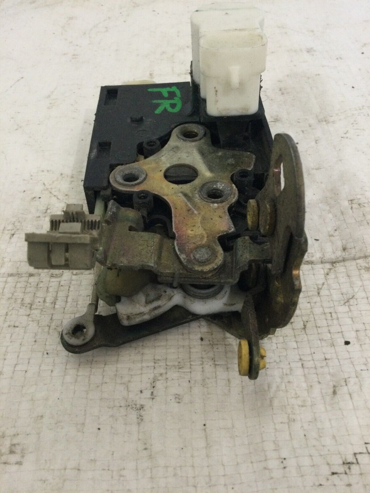 2003-2006 Cadillac Escalade EXT Front Right Door Lock Actuator OEM 16639868