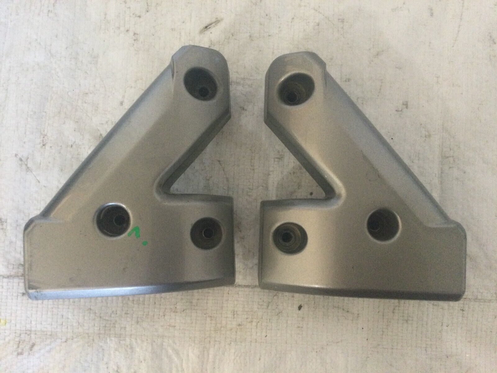 2002-2013 Cadillac Escalade EXT Box Corner Mounting Bracket OEM