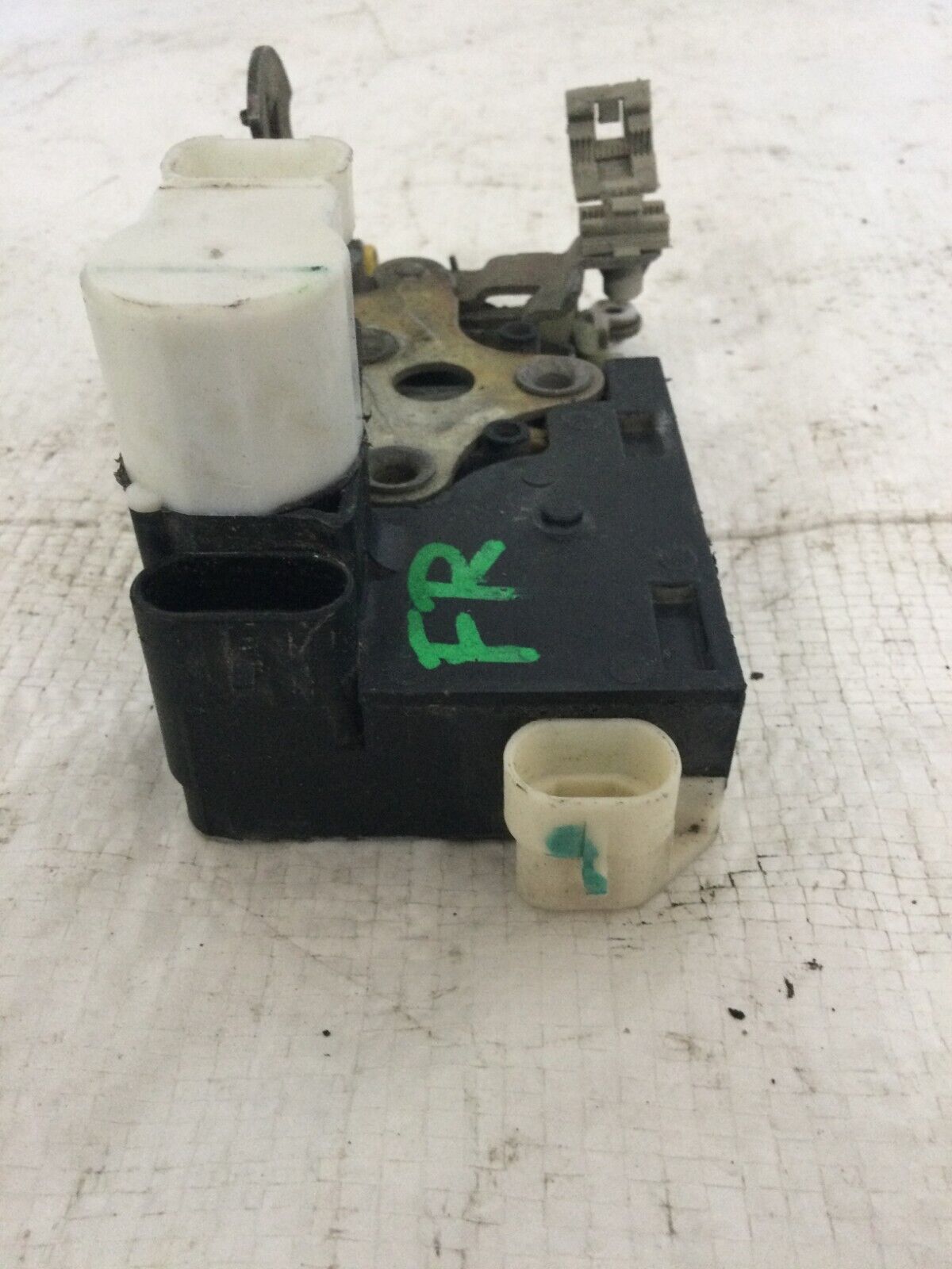 2003-2006 Cadillac Escalade EXT Front Right Door Lock Actuator OEM 16639868