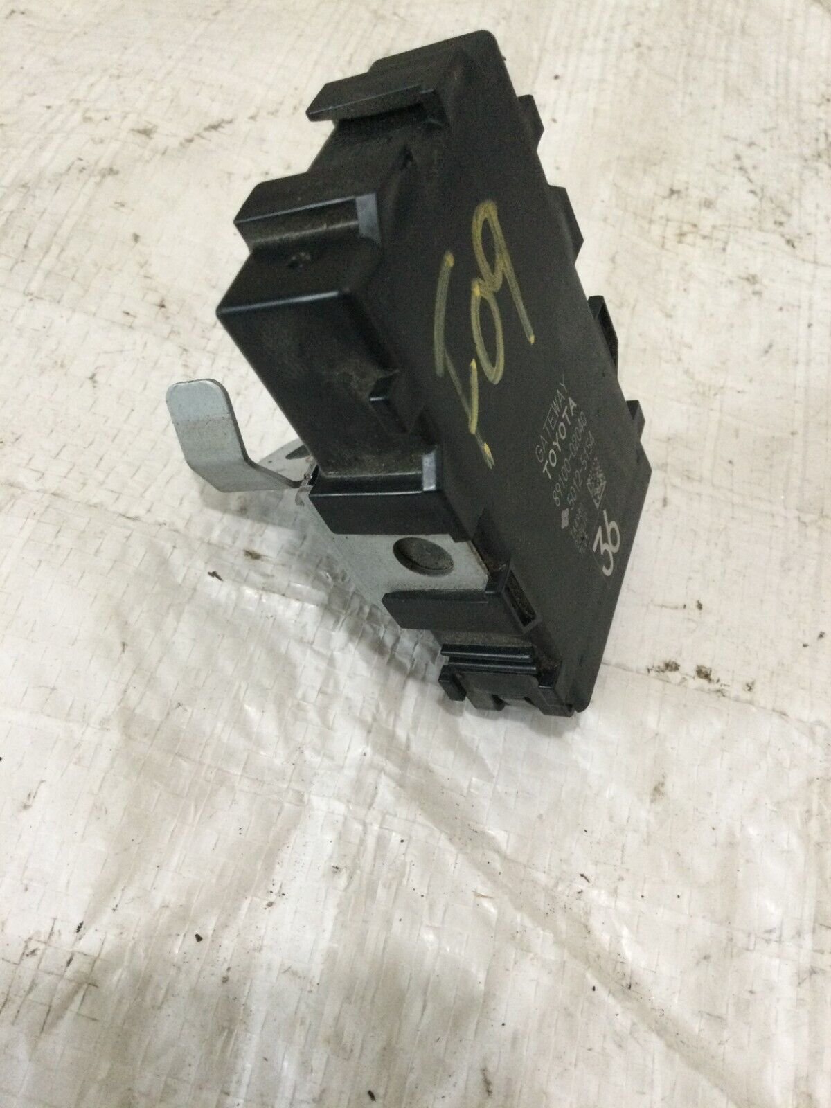 2018 Toyota Corolla Network Gateway Control Module 89100-02040 OEM