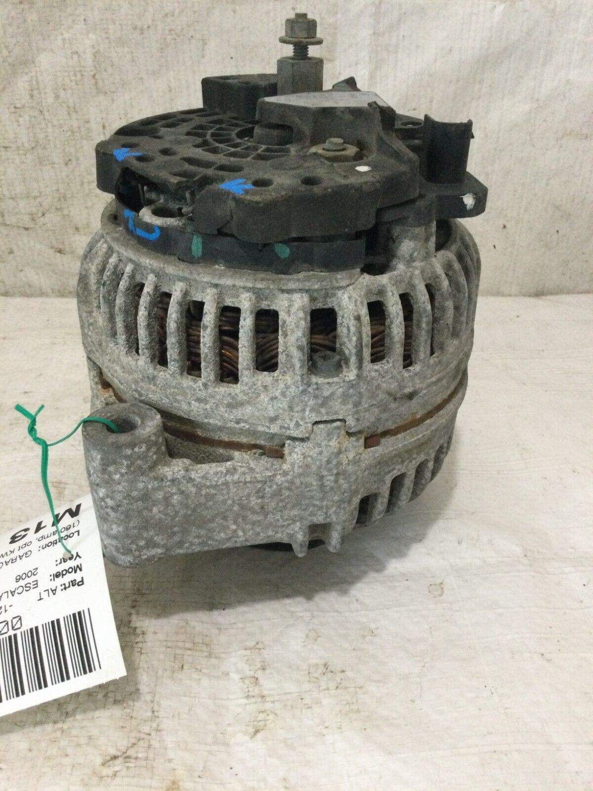 2006 Cadillac Escalade Alternator Motor OEM ( DAMAGED CASE )