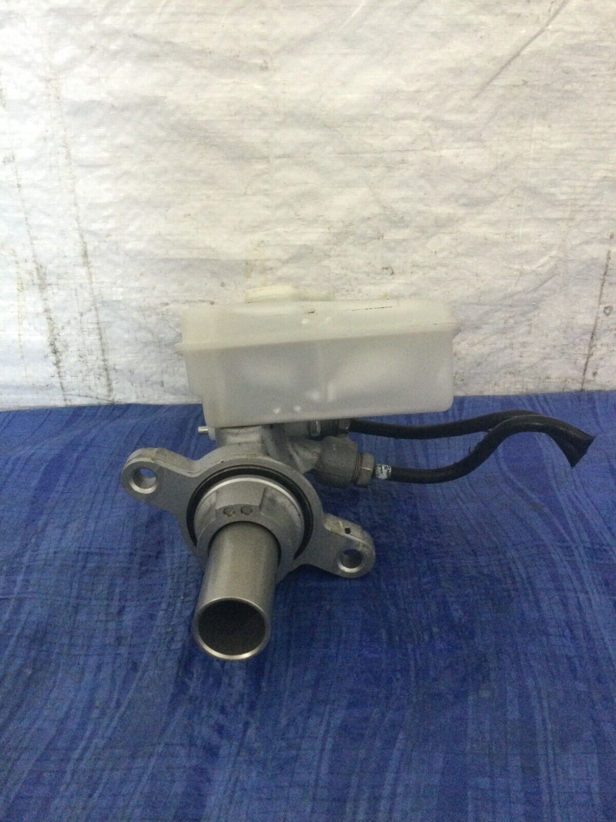 2018 Ford Escape Master Brake Cylinder W/ Reservoir OEM EV61-2140-P 2.0L