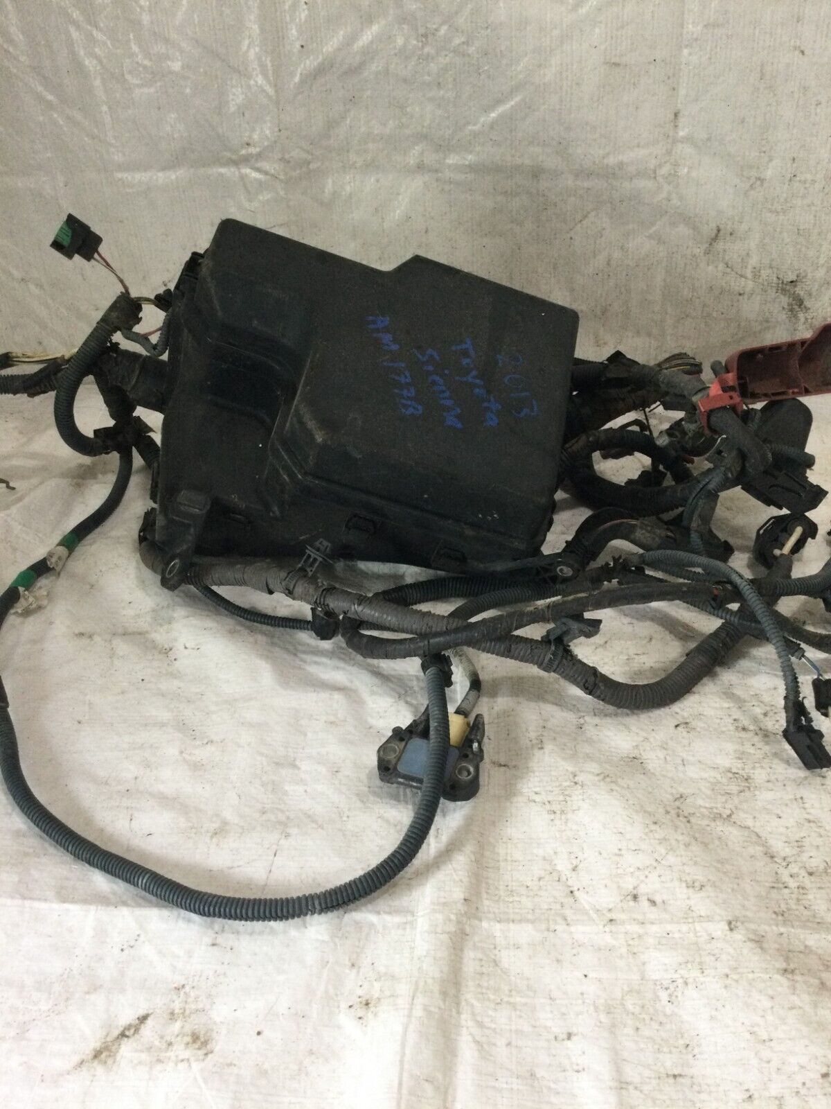 Engine Fuse Box W/ Wire Harness 82641-08030 Toyota Sienna 2011-2014