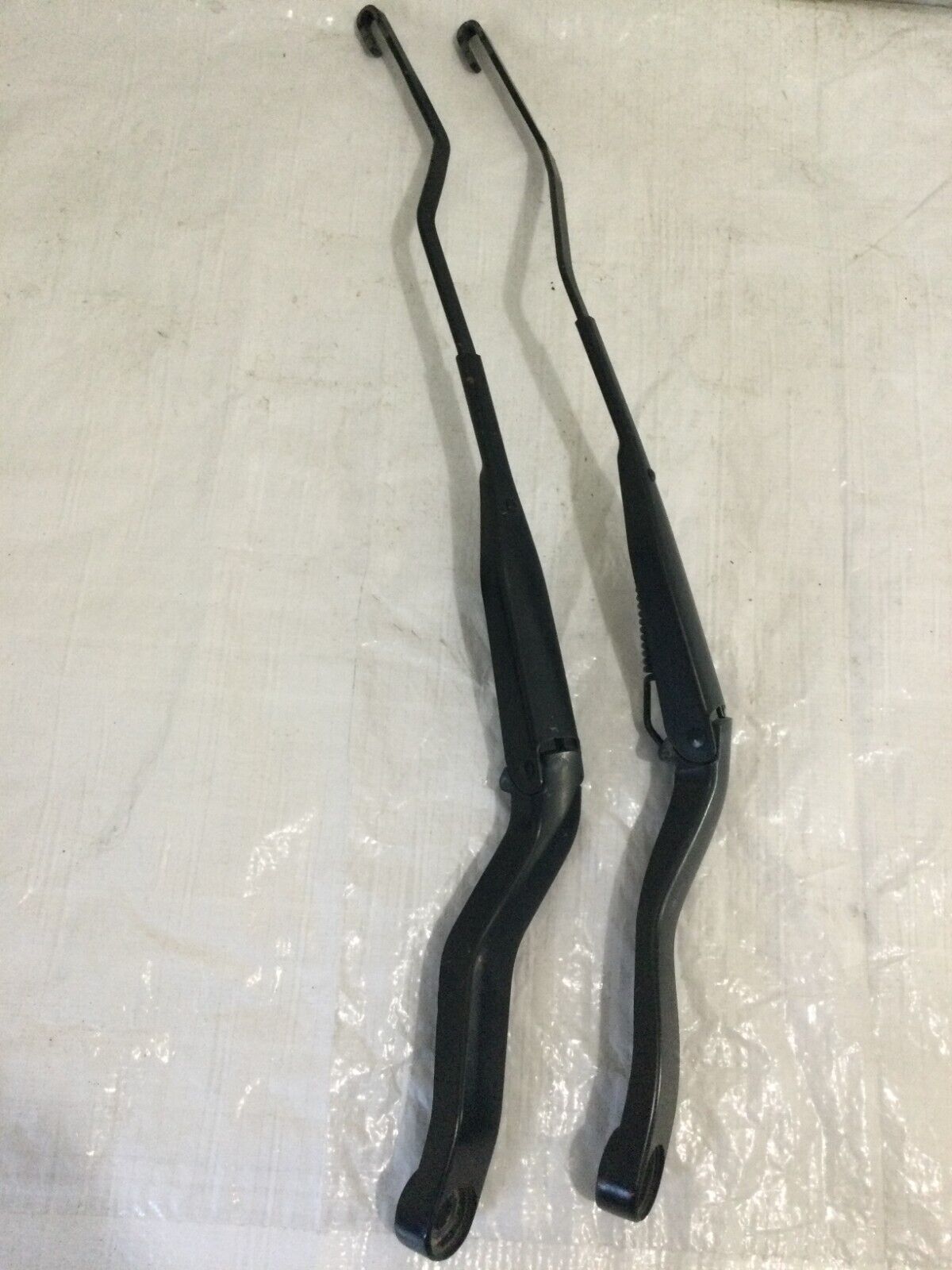2016-2017 RAM 2500 3500 Windshield Wiper Both Arm OEM 6.7L Diesel